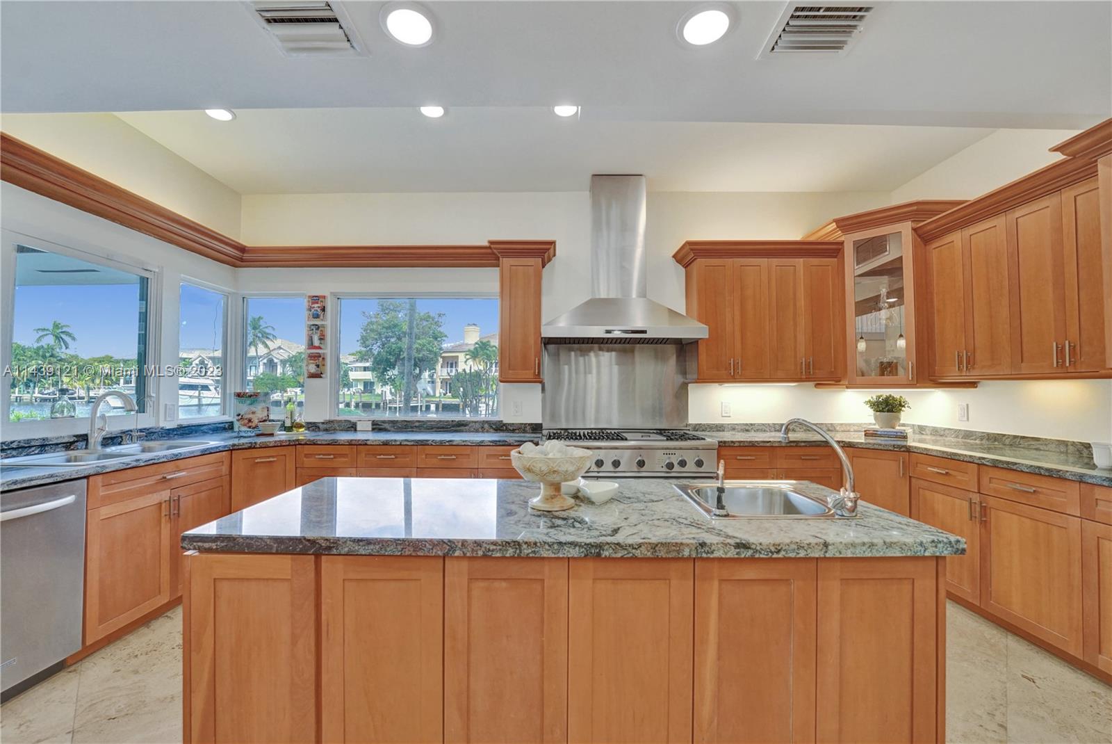 1247 Seminole Dr Unit: 1247