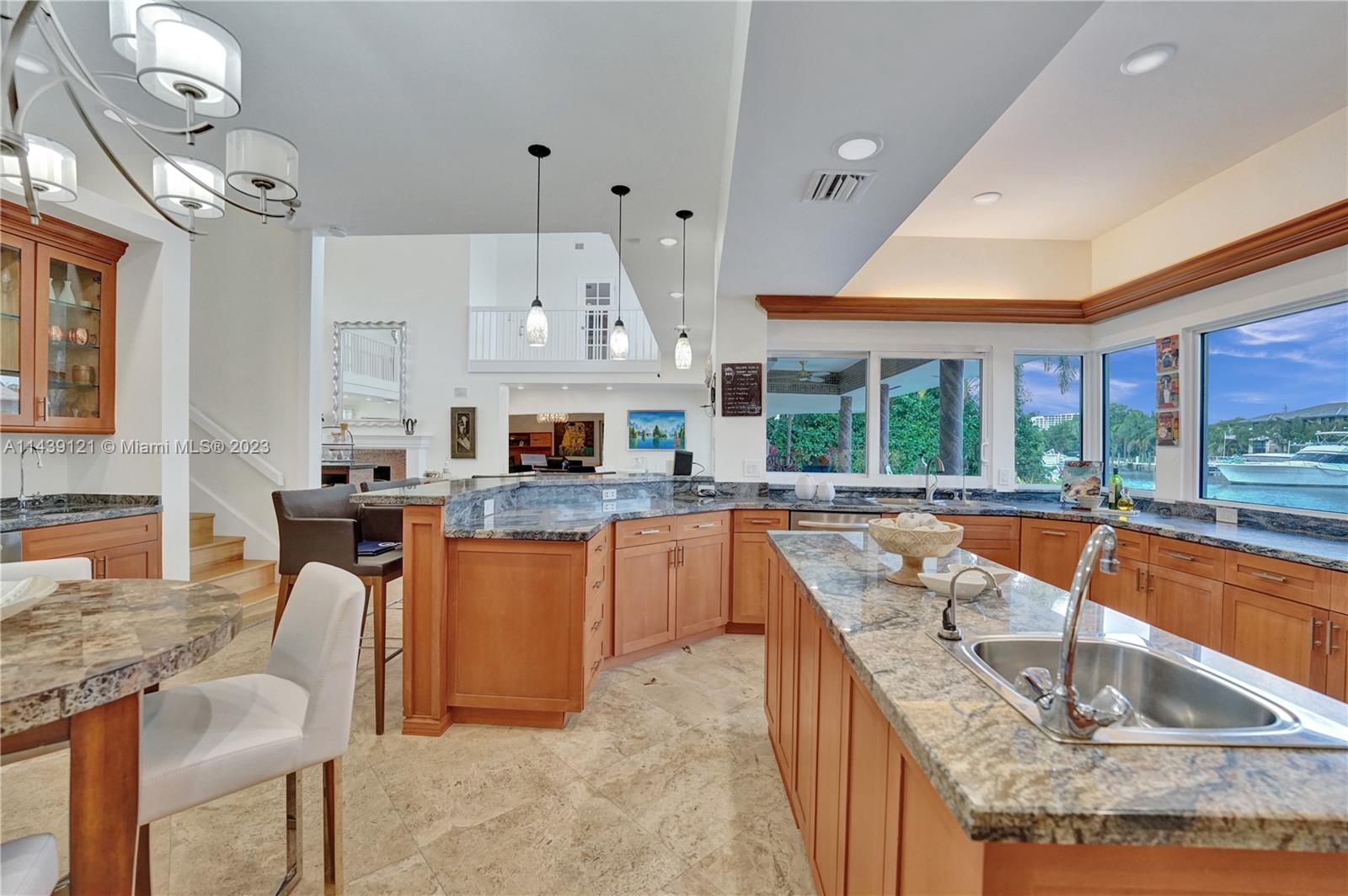 1247 Seminole Dr Unit: 1247