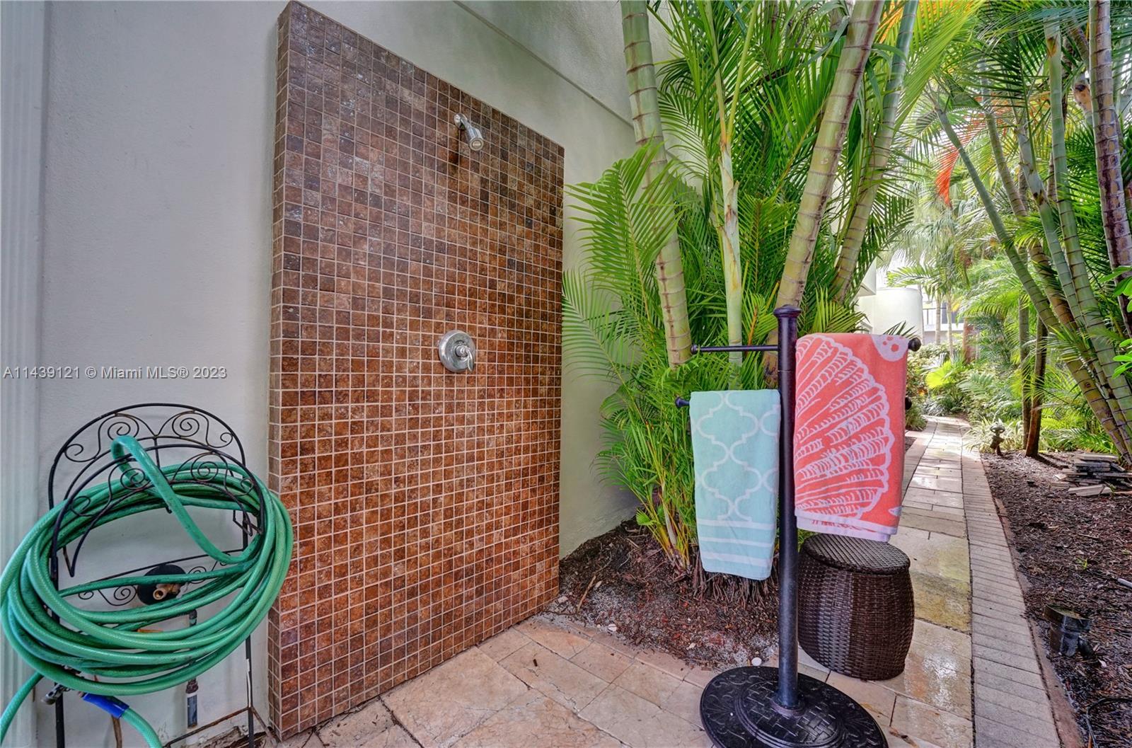 1247 Seminole Dr Unit: 1247