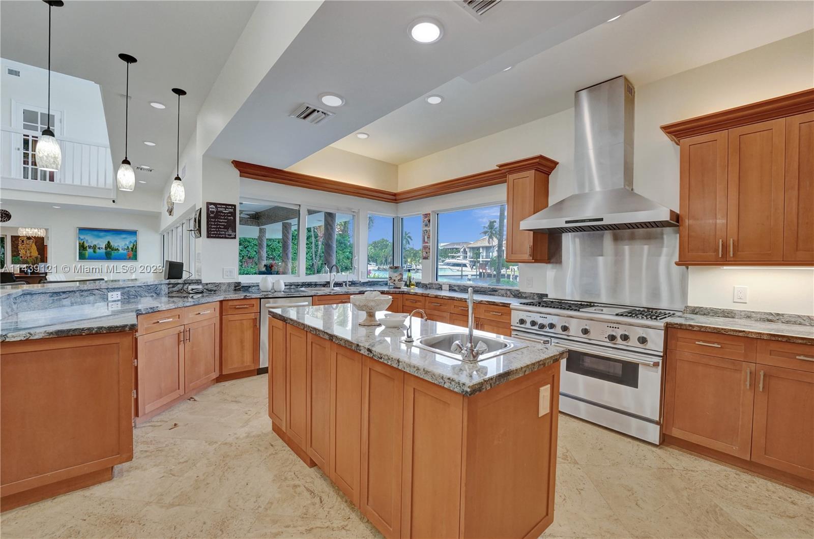 1247 Seminole Dr Unit: 1247
