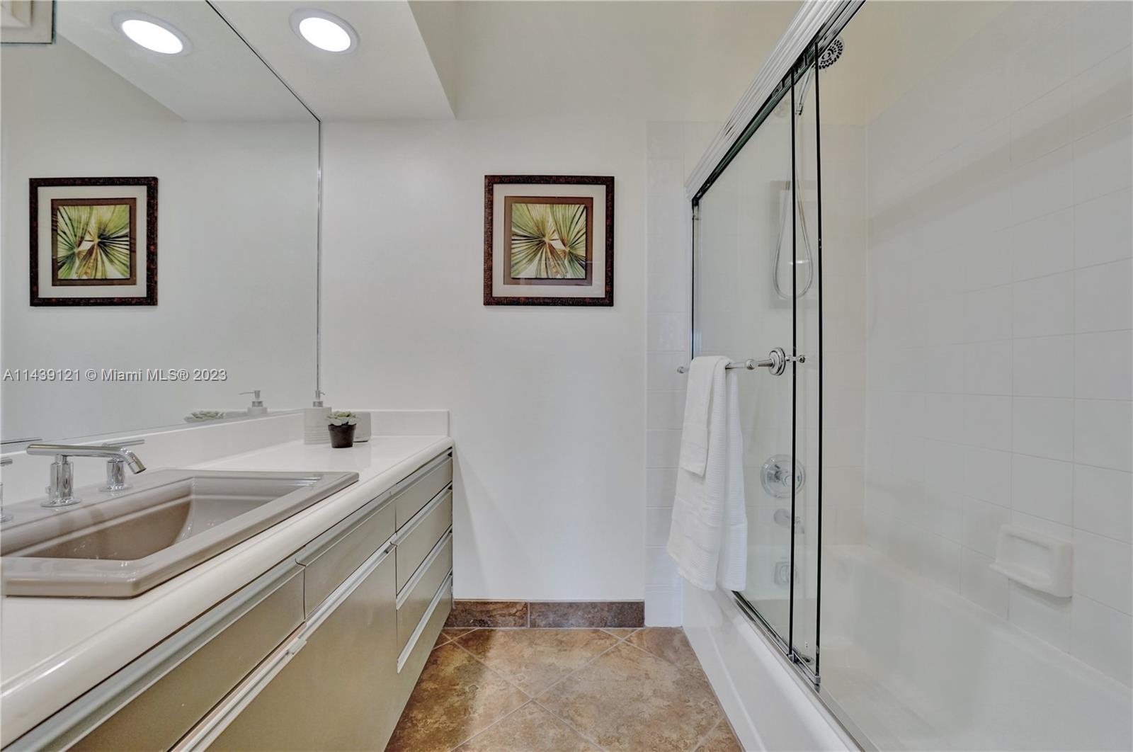 1247 Seminole Dr Unit: 1247