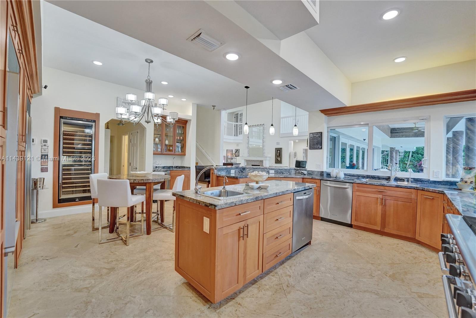1247 Seminole Dr Unit: 1247
