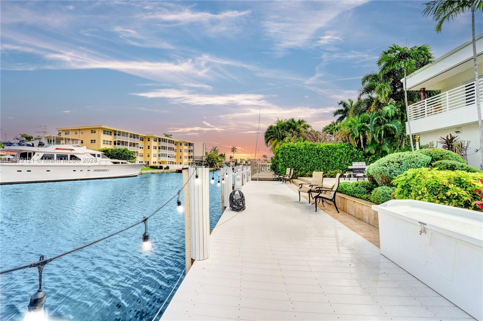 1247 Seminole Dr Unit: 1247