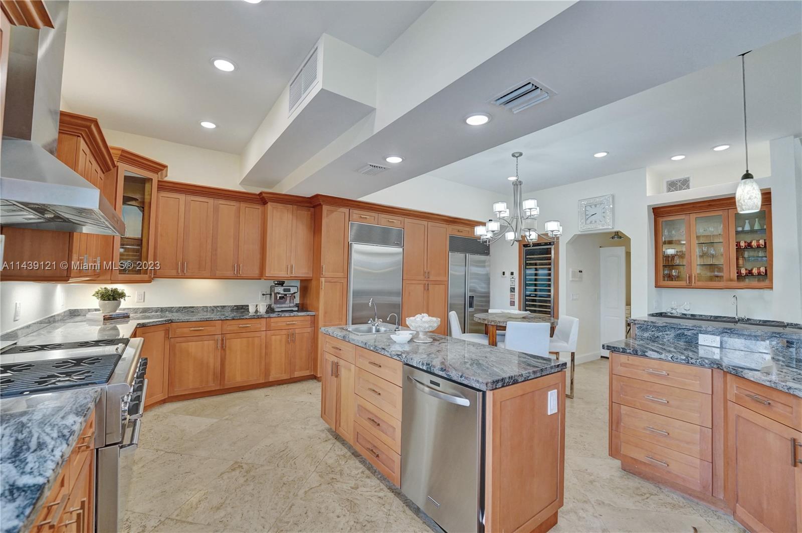 1247 Seminole Dr Unit: 1247