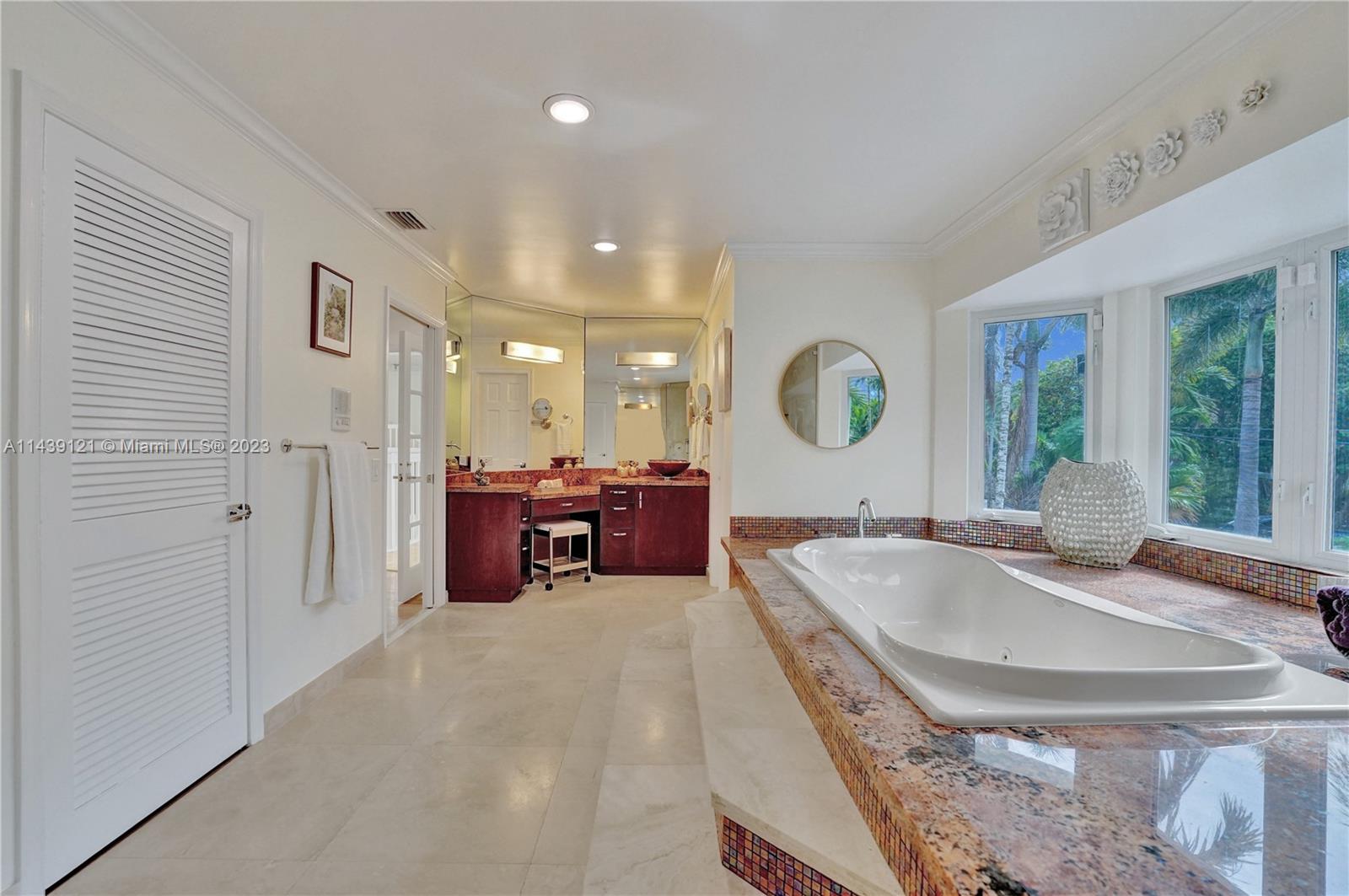 1247 Seminole Dr Unit: 1247