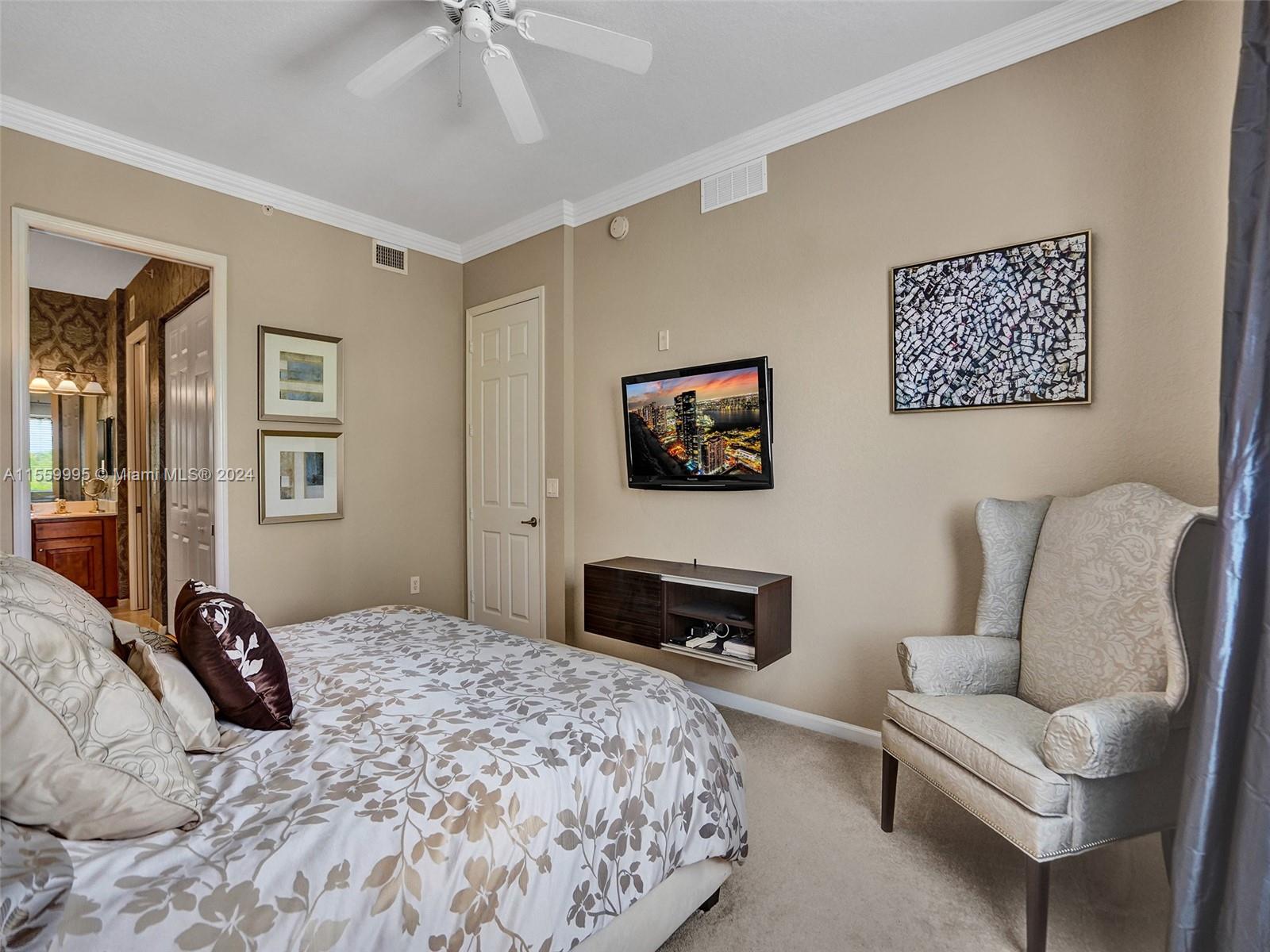 3500 Oaks Clubhouse Dr # 303