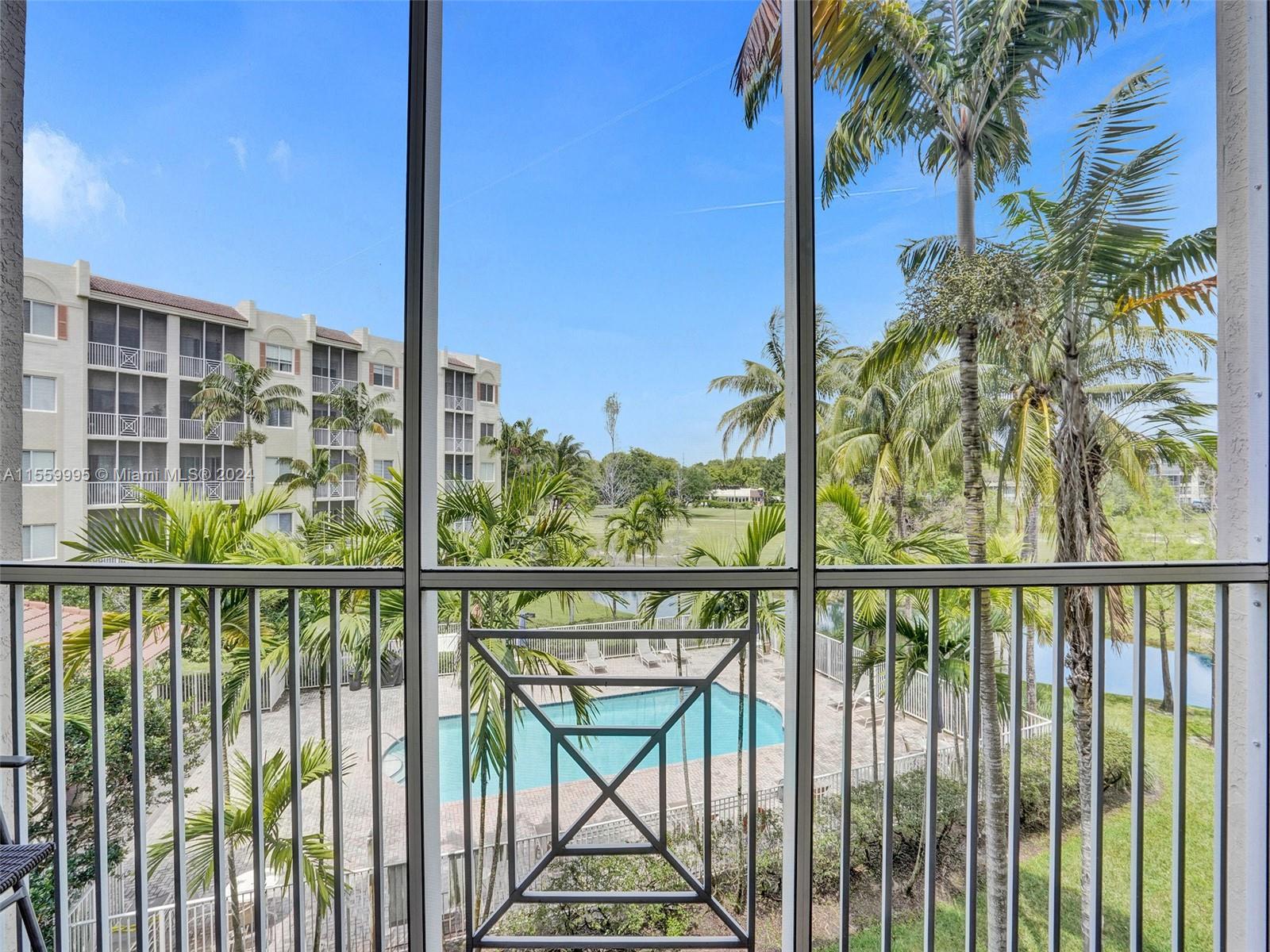3500 Oaks Clubhouse Dr # 303