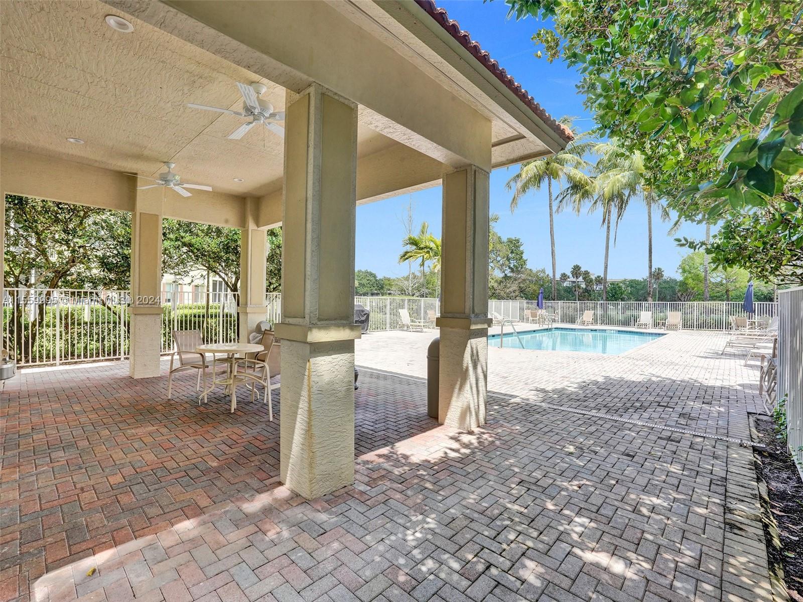 3500 Oaks Clubhouse Dr # 303