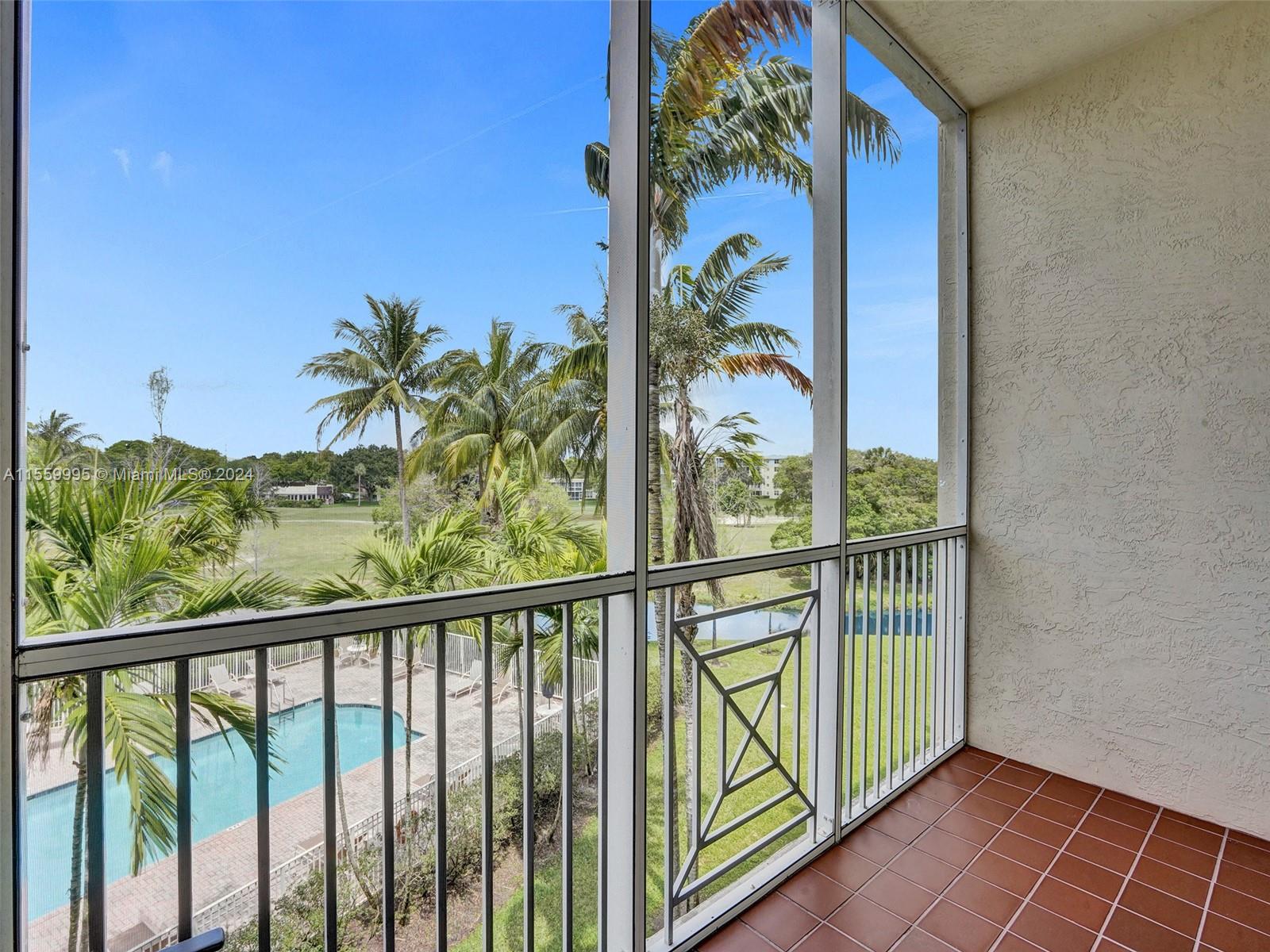 3500 Oaks Clubhouse Dr # 303