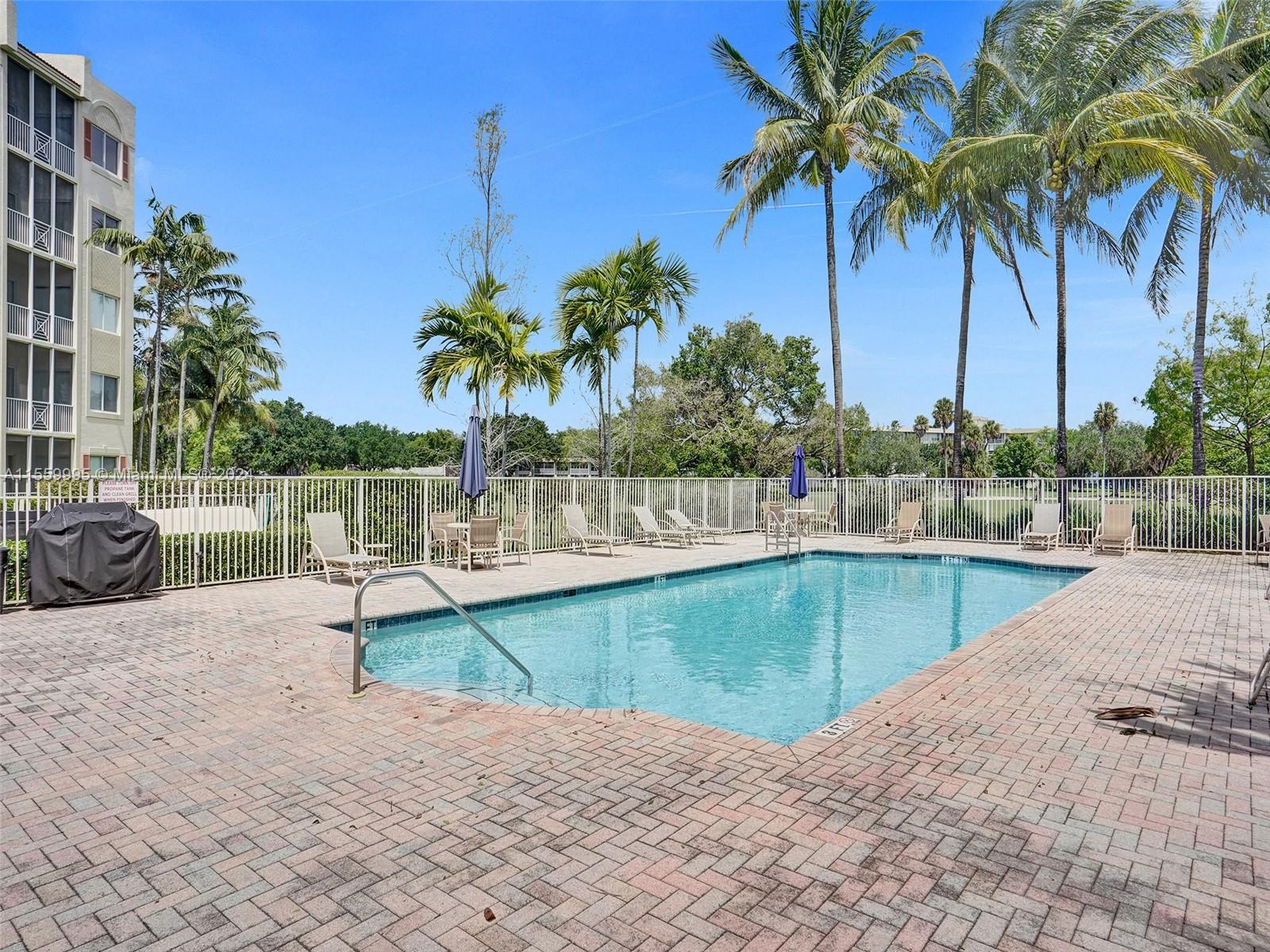 3500 Oaks Clubhouse Dr # 303