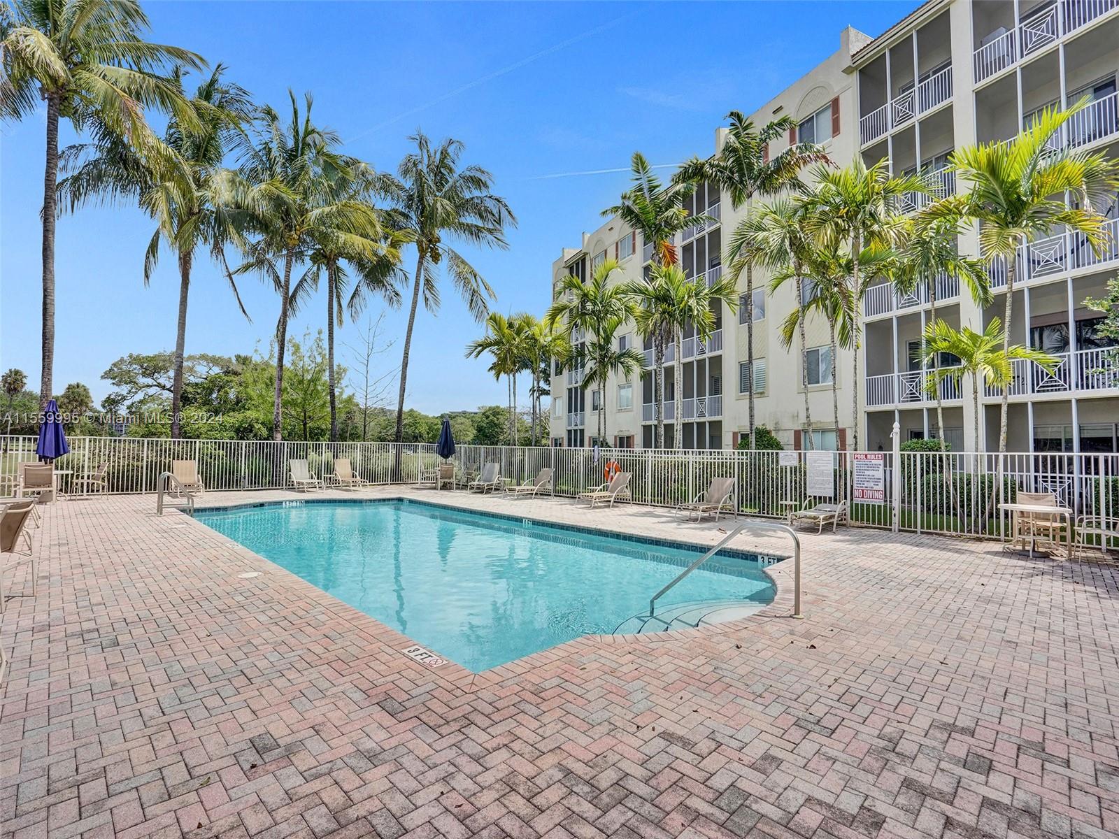 3500 Oaks Clubhouse Dr # 303
