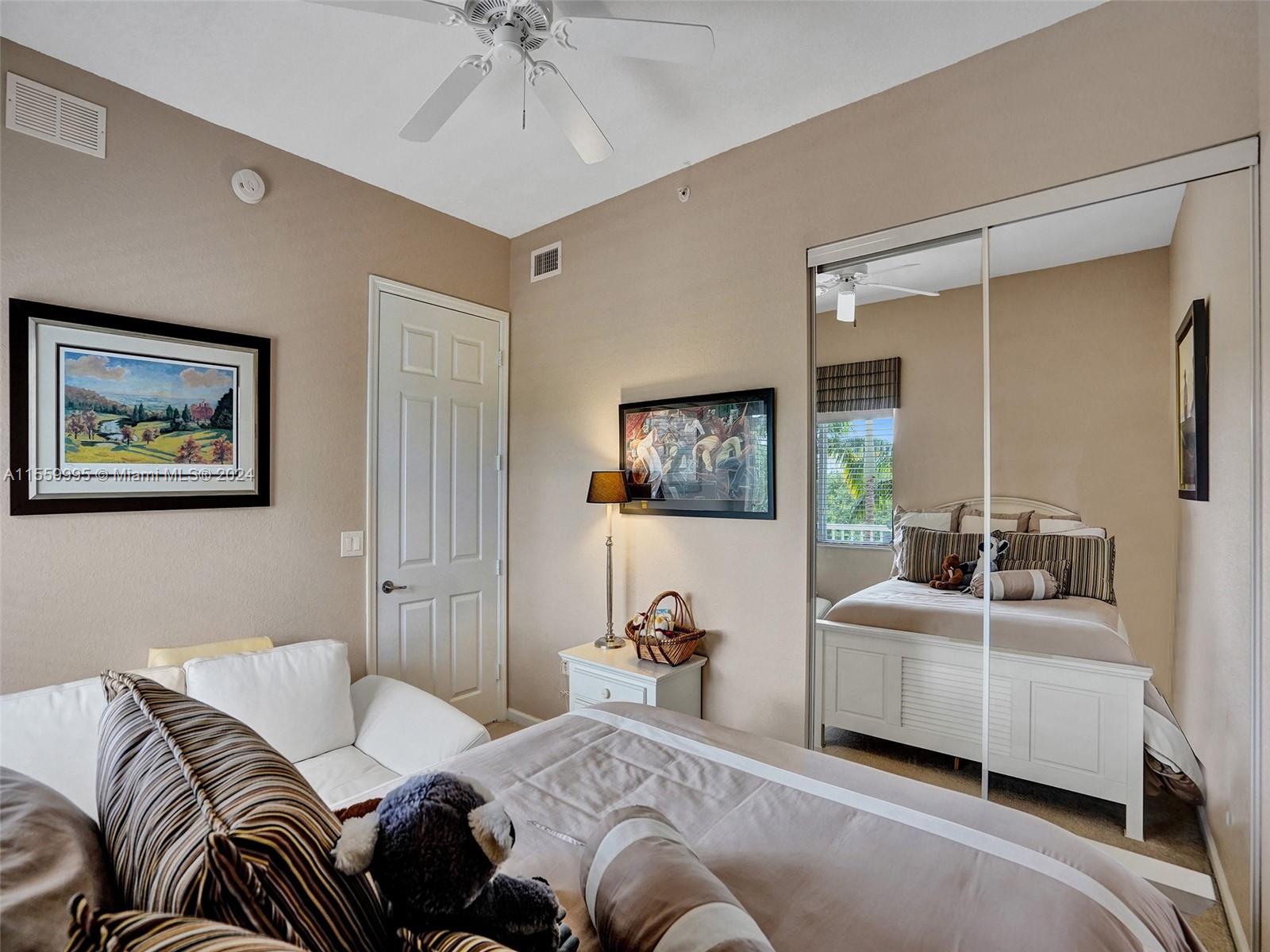 3500 Oaks Clubhouse Dr # 303
