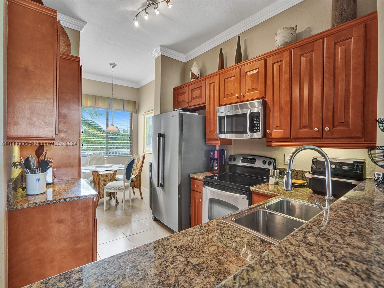 3500 Oaks Clubhouse Dr # 303