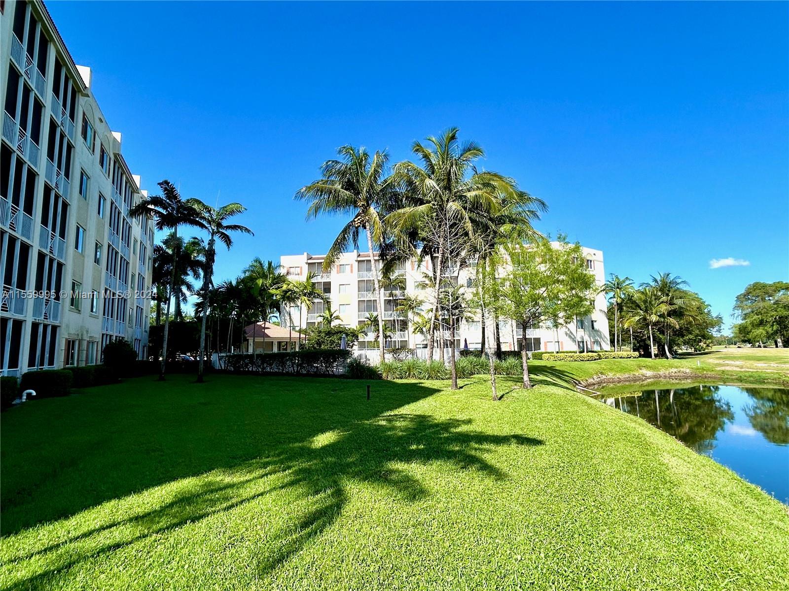3500 Oaks Clubhouse Dr # 303