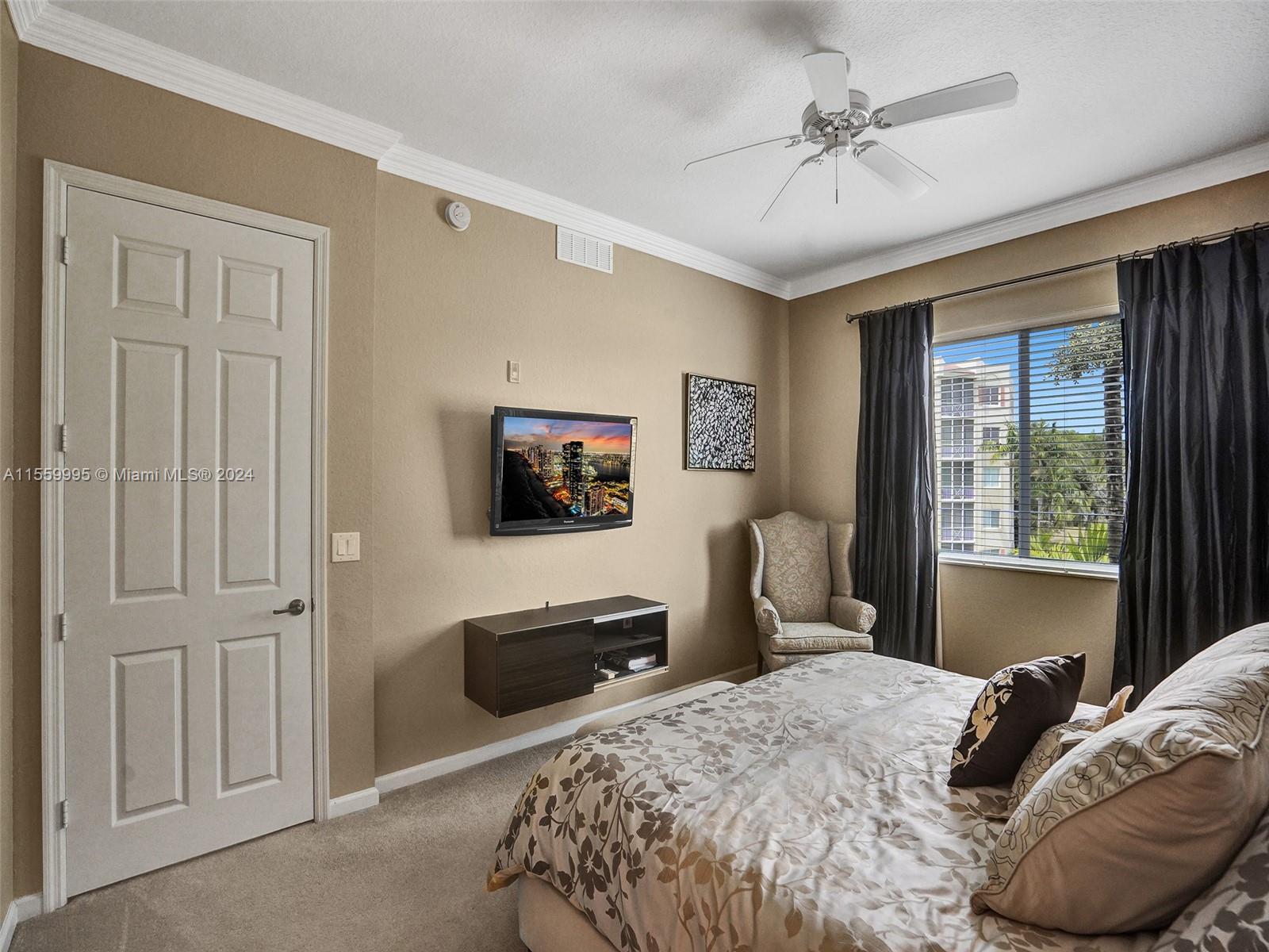 3500 Oaks Clubhouse Dr # 303