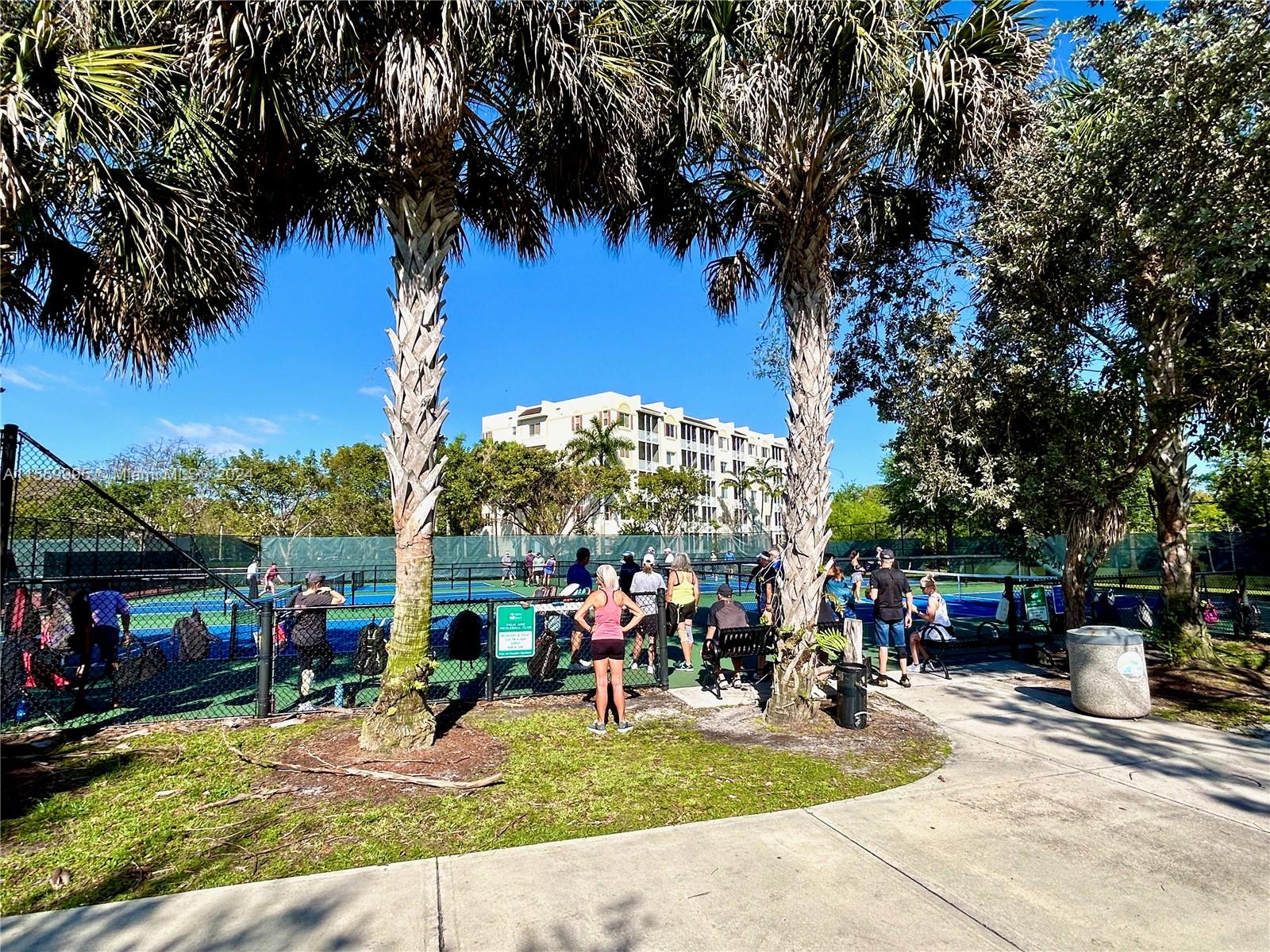 3500 Oaks Clubhouse Dr # 303