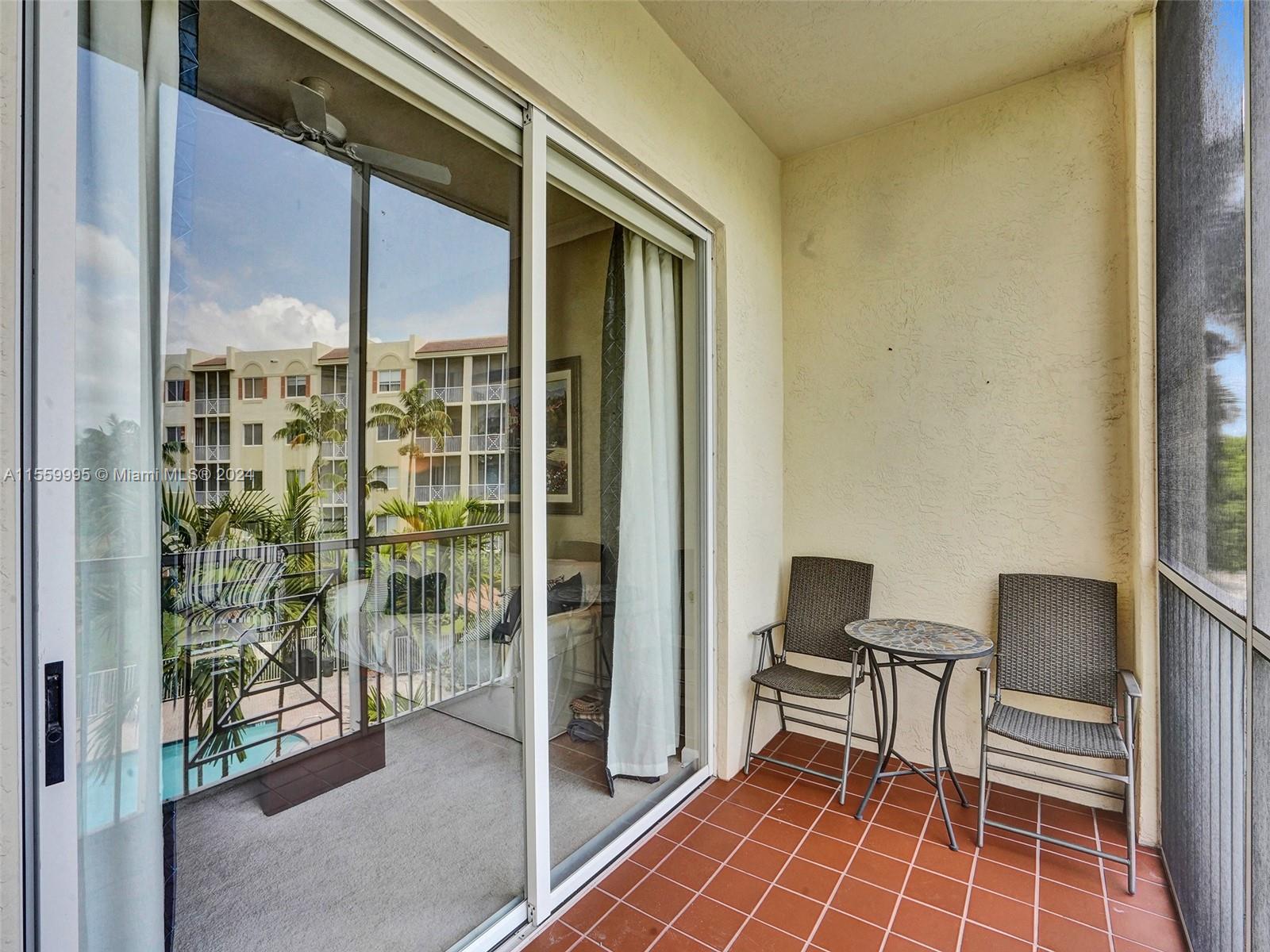 3500 Oaks Clubhouse Dr # 303