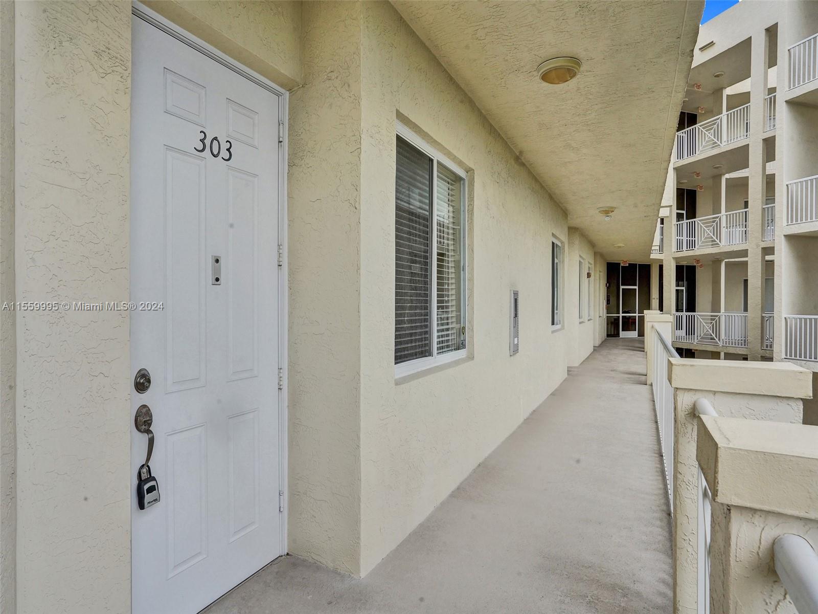 3500 Oaks Clubhouse Dr # 303