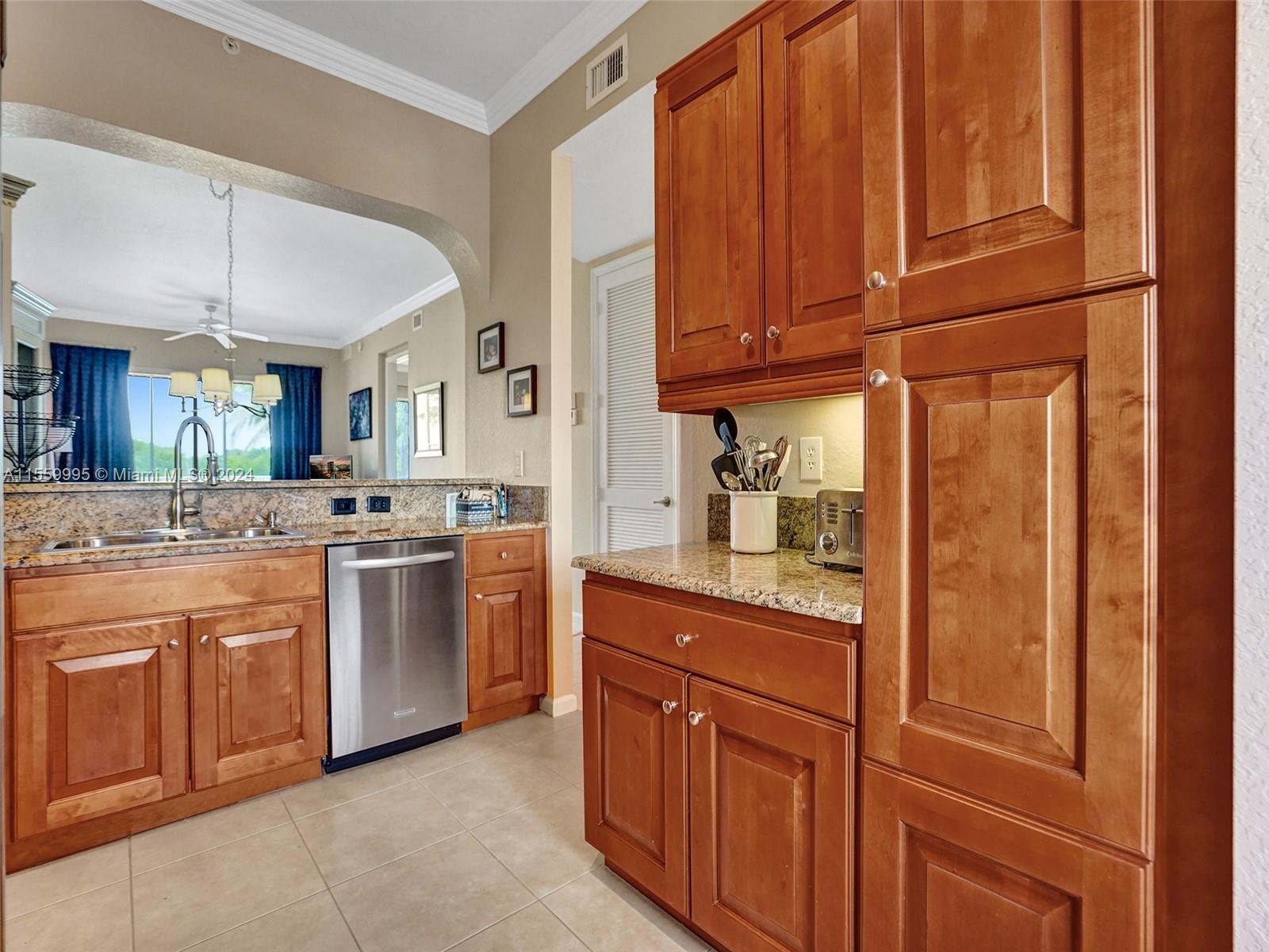 3500 Oaks Clubhouse Dr # 303