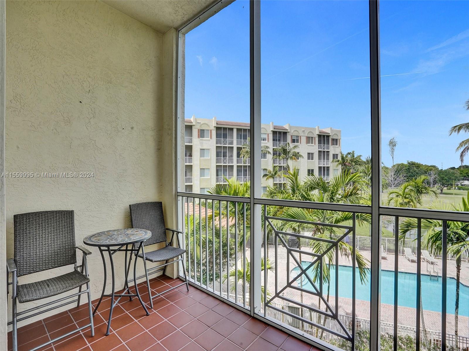 3500 Oaks Clubhouse Dr # 303