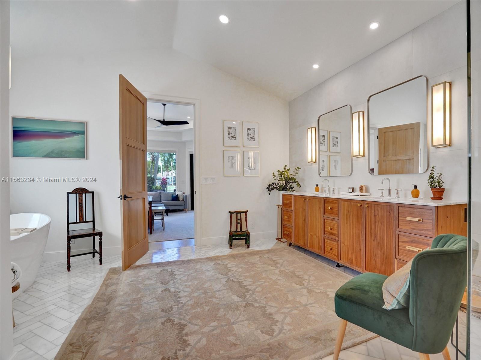 2497 Poinciana Dr