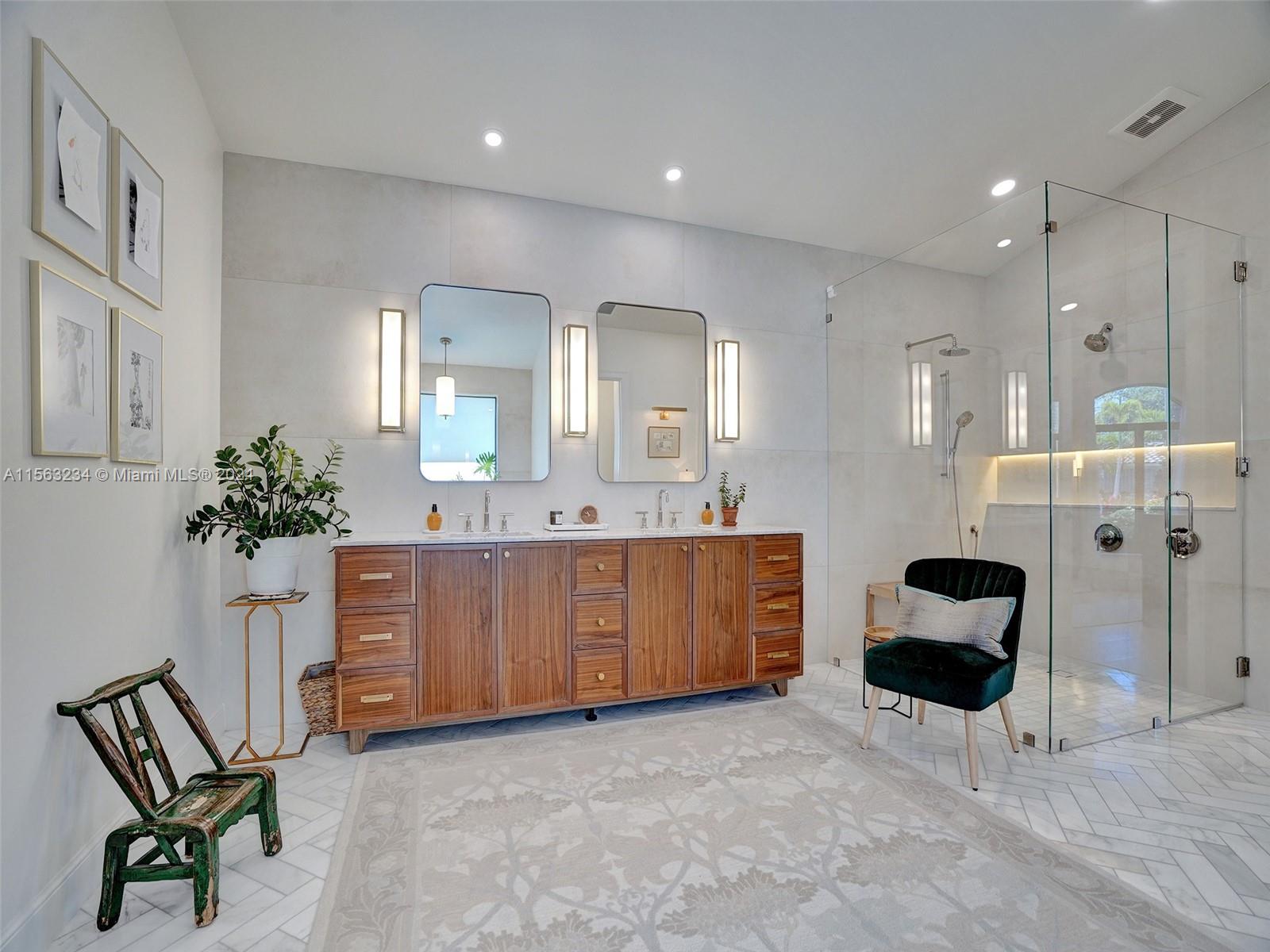 2497 Poinciana Dr
