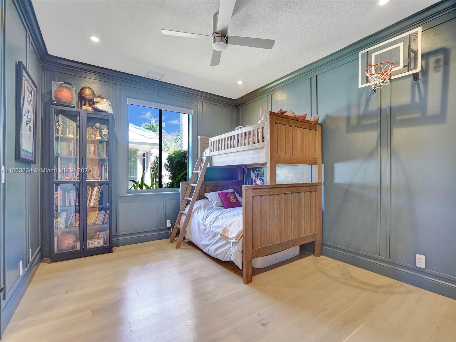 2497 Poinciana Dr