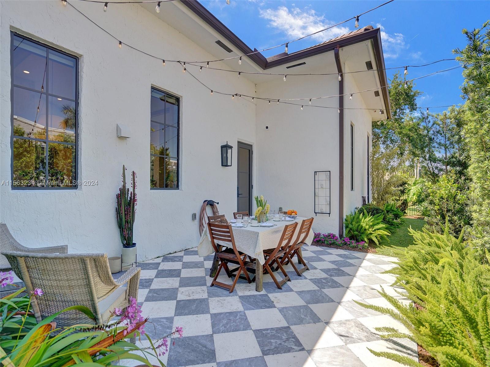 2497 Poinciana Dr