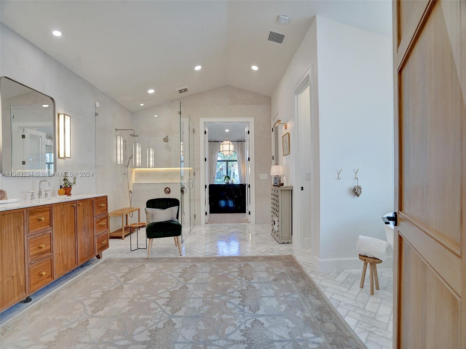2497 Poinciana Dr
