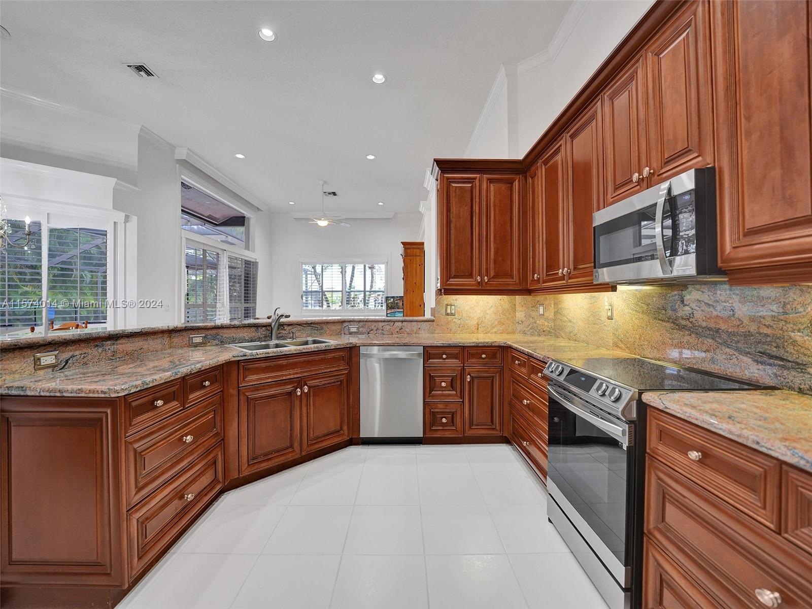 2523 Golf View Dr
