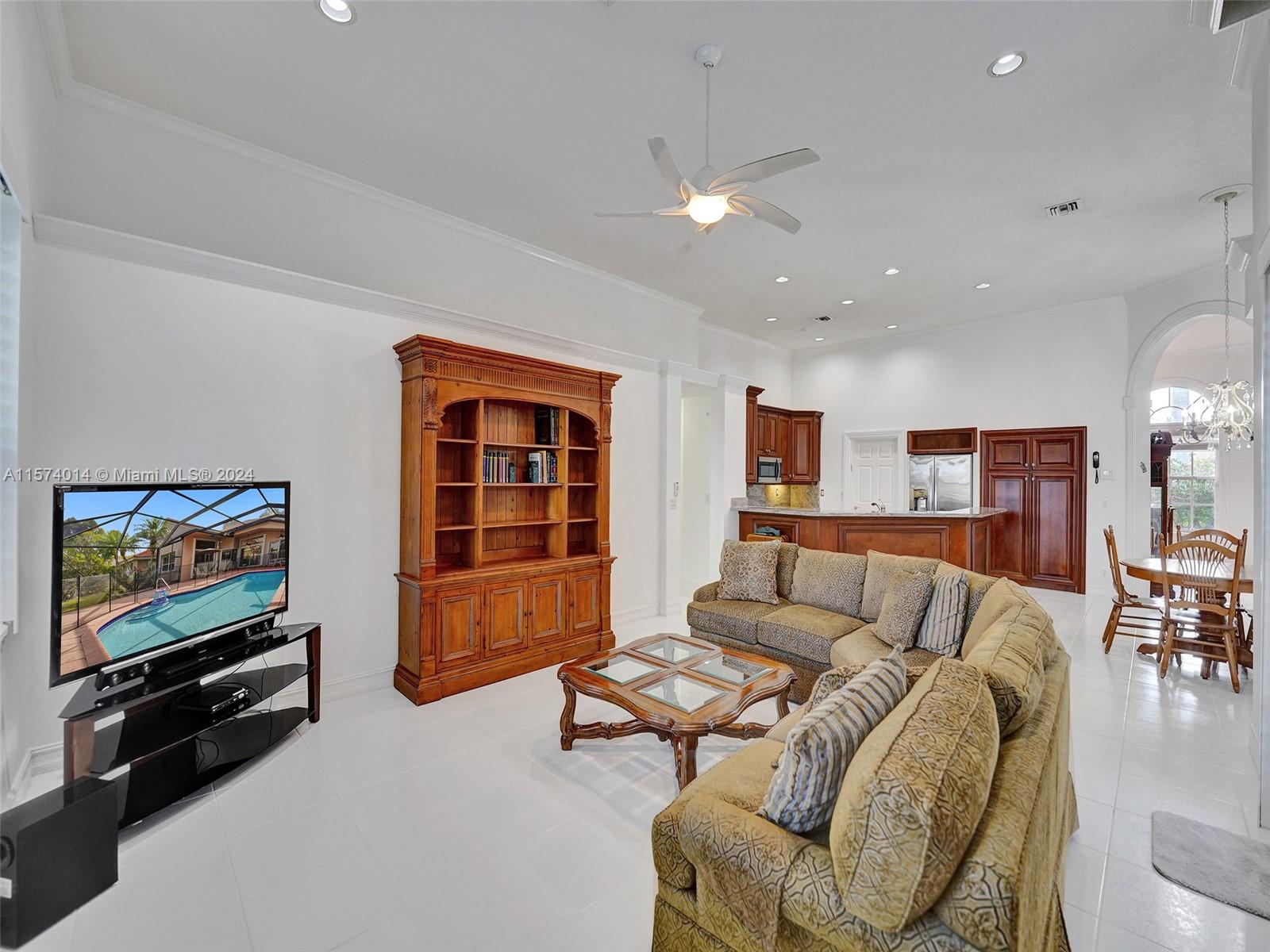 2523 Golf View Dr