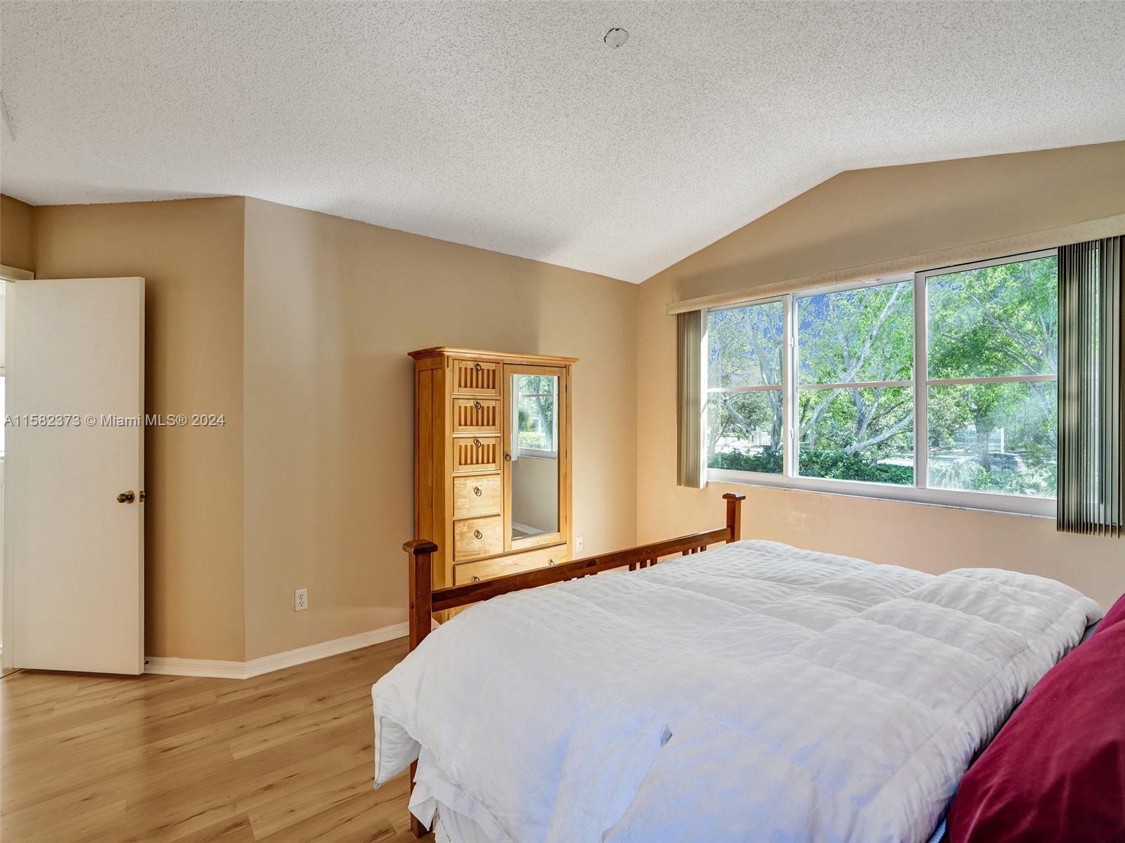 820 Garnet Cir