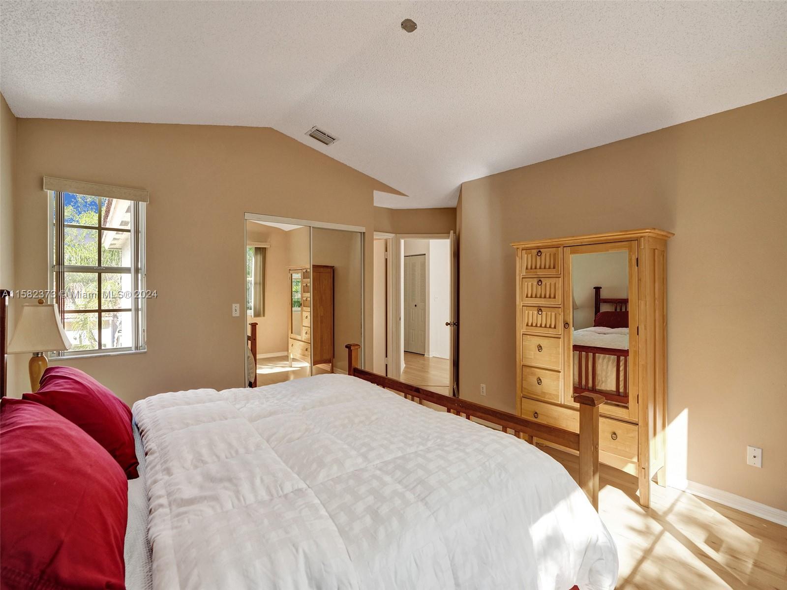 820 Garnet Cir
