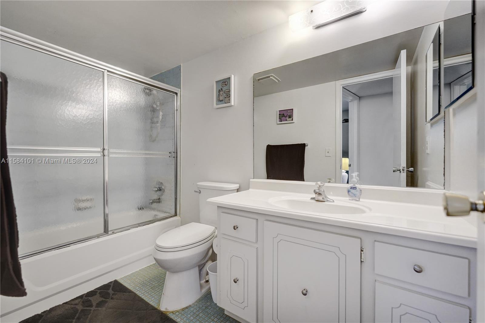 3772 Inverrary Blvd # 107