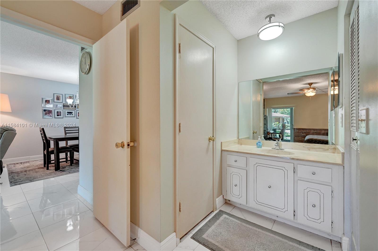 3772 Inverrary Blvd # 107