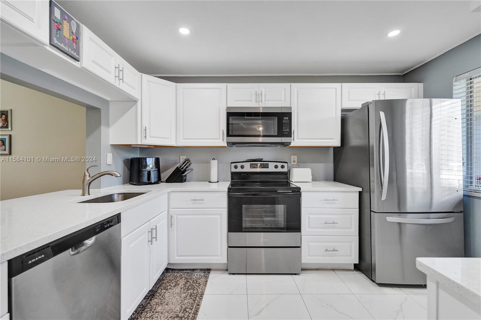 3772 Inverrary Blvd # 107