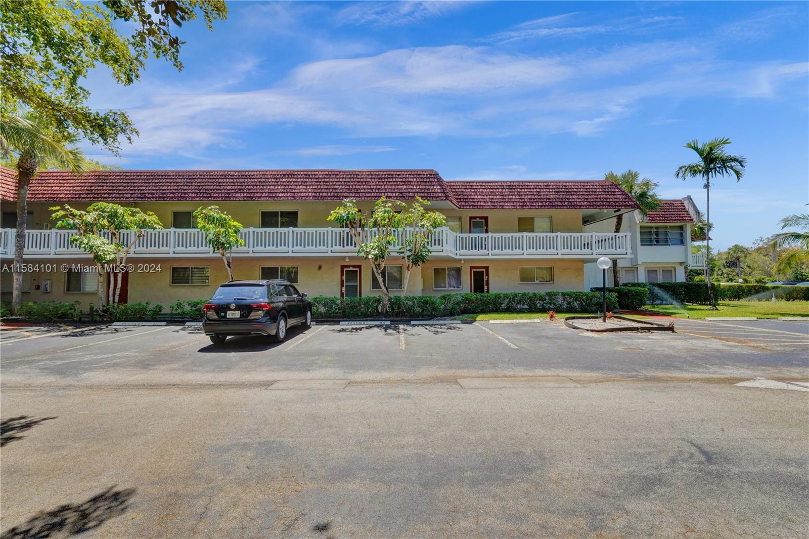 3772 Inverrary Blvd # 107