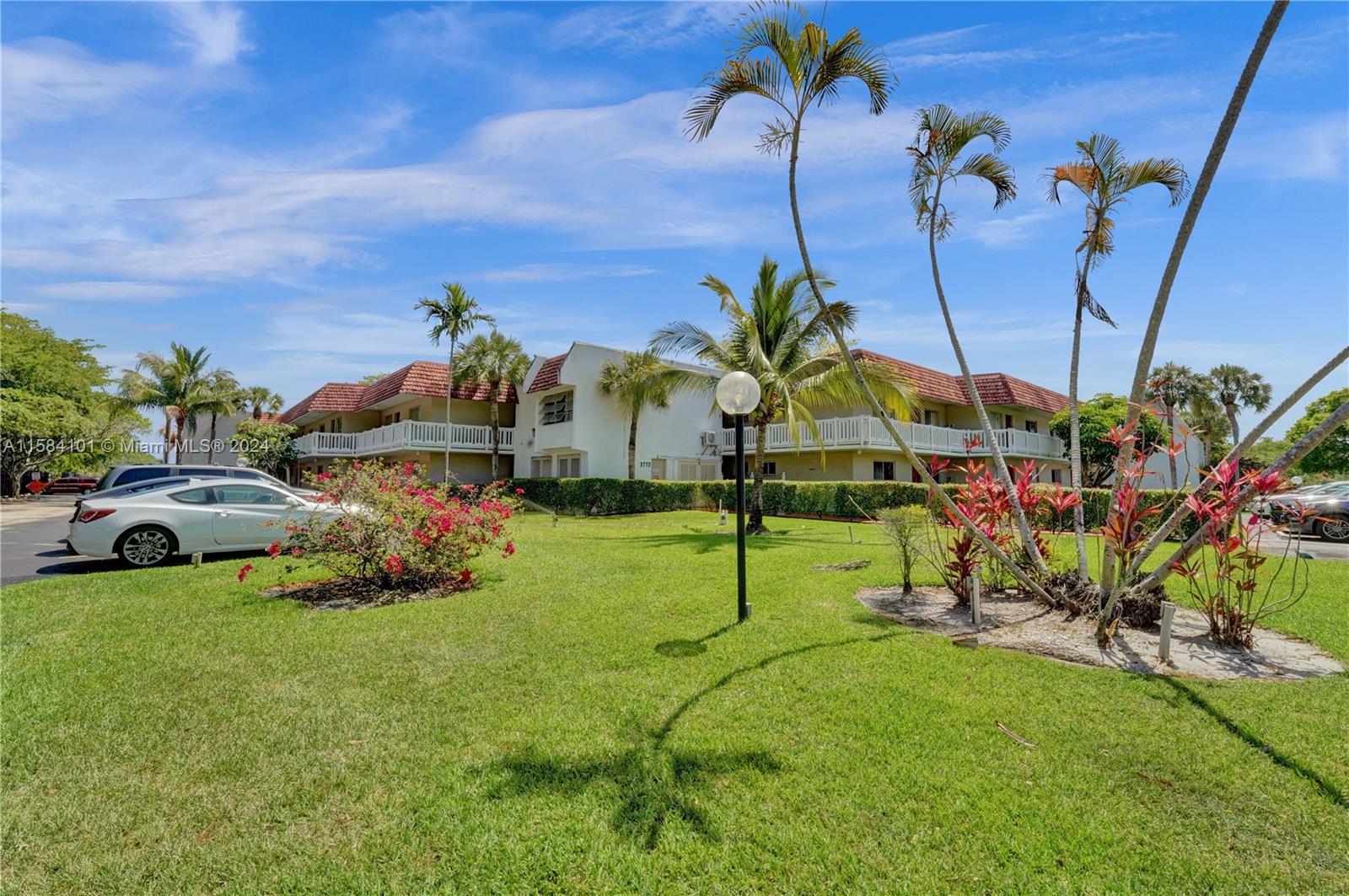 3772 Inverrary Blvd # 107