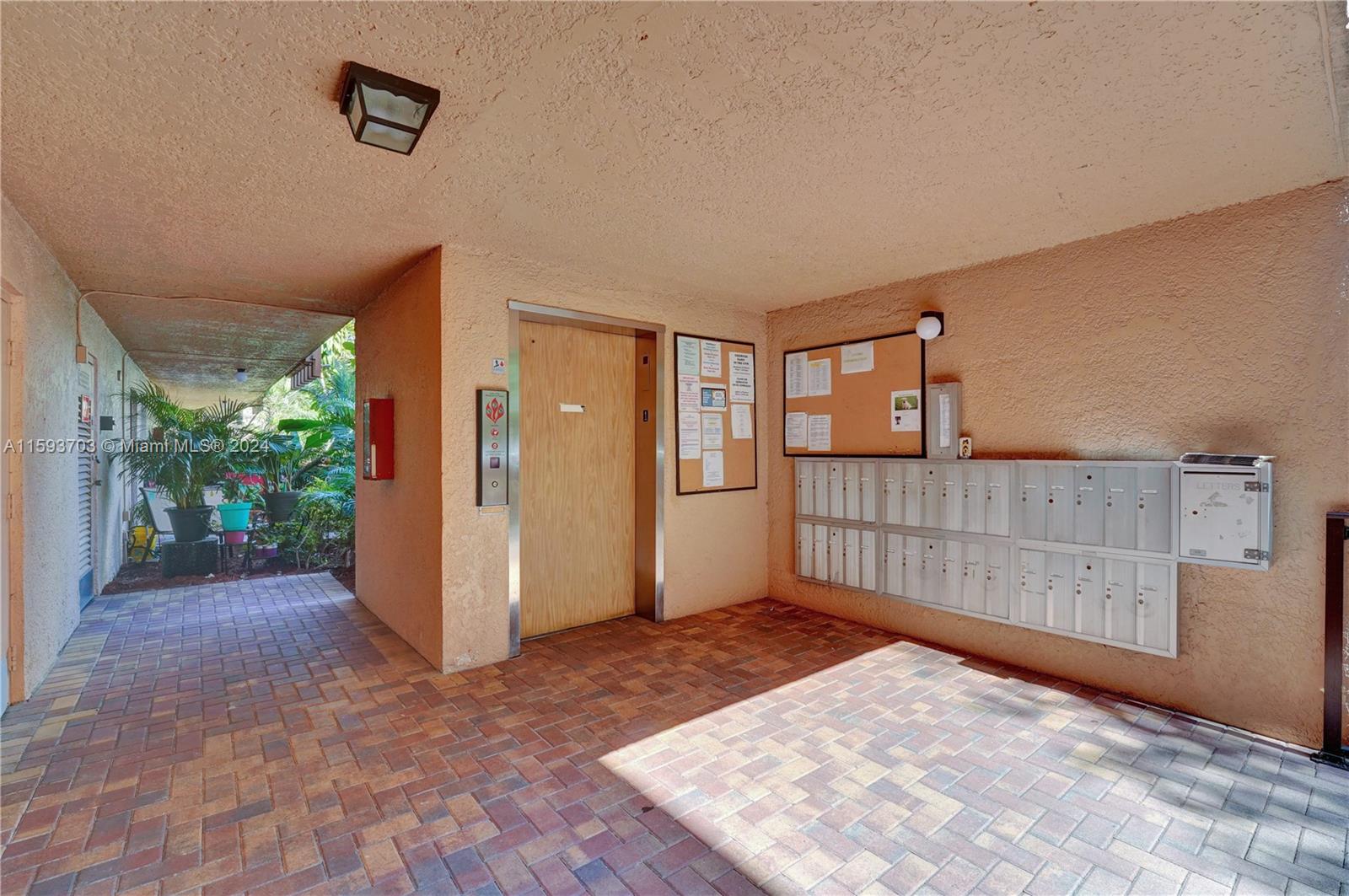 7210 Lake Cir Dr # 407