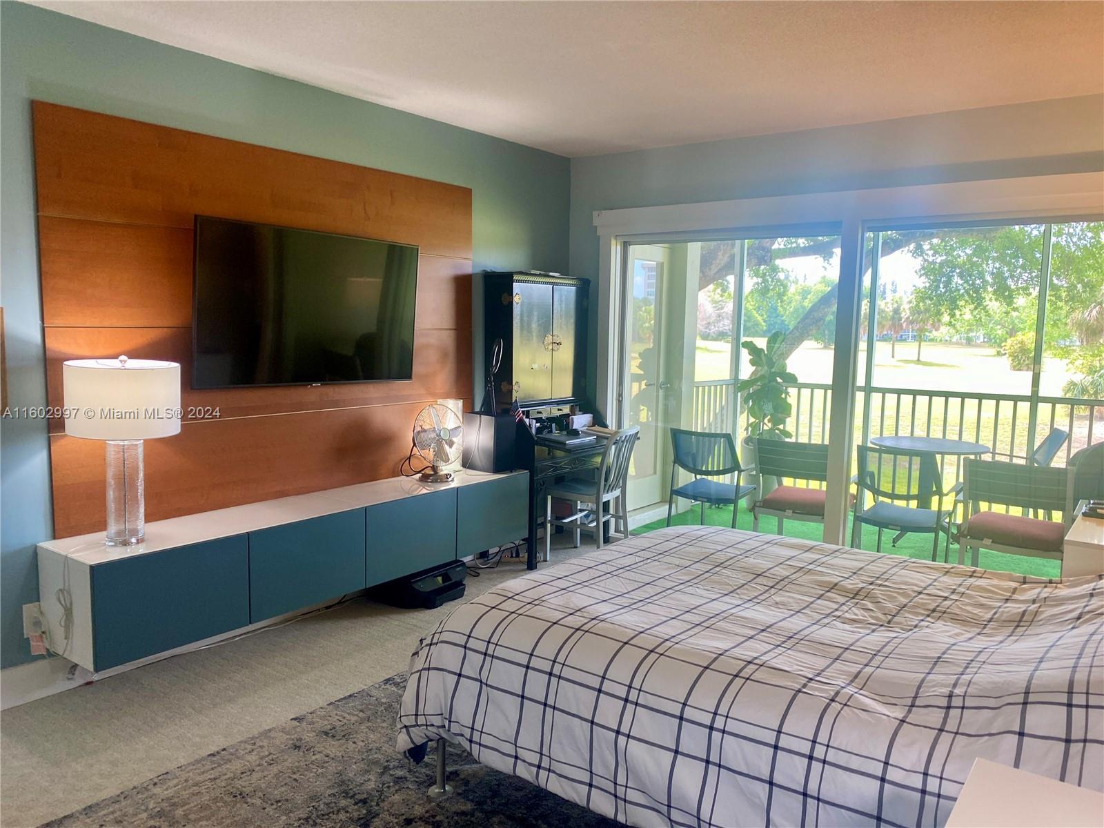 2800 N Palm Aire Dr # 205