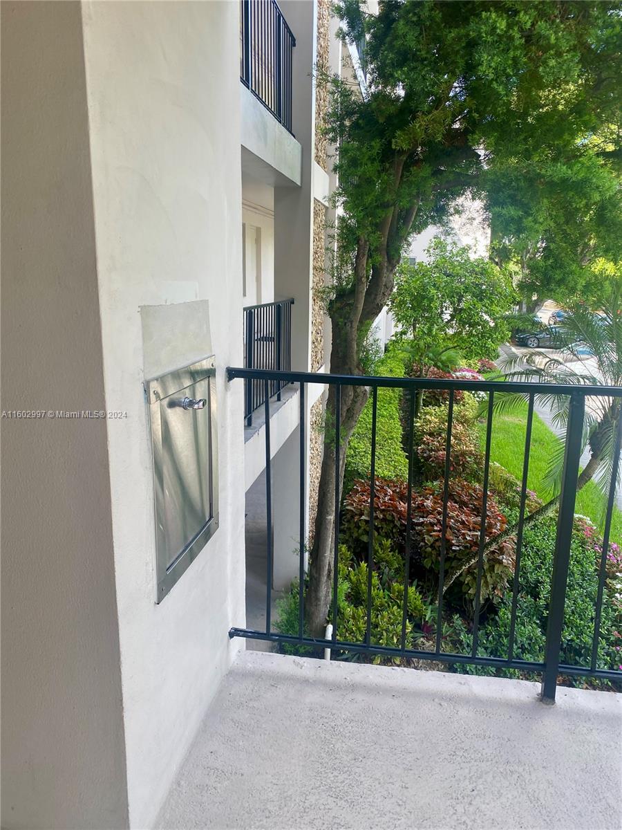 2800 N Palm Aire Dr # 205