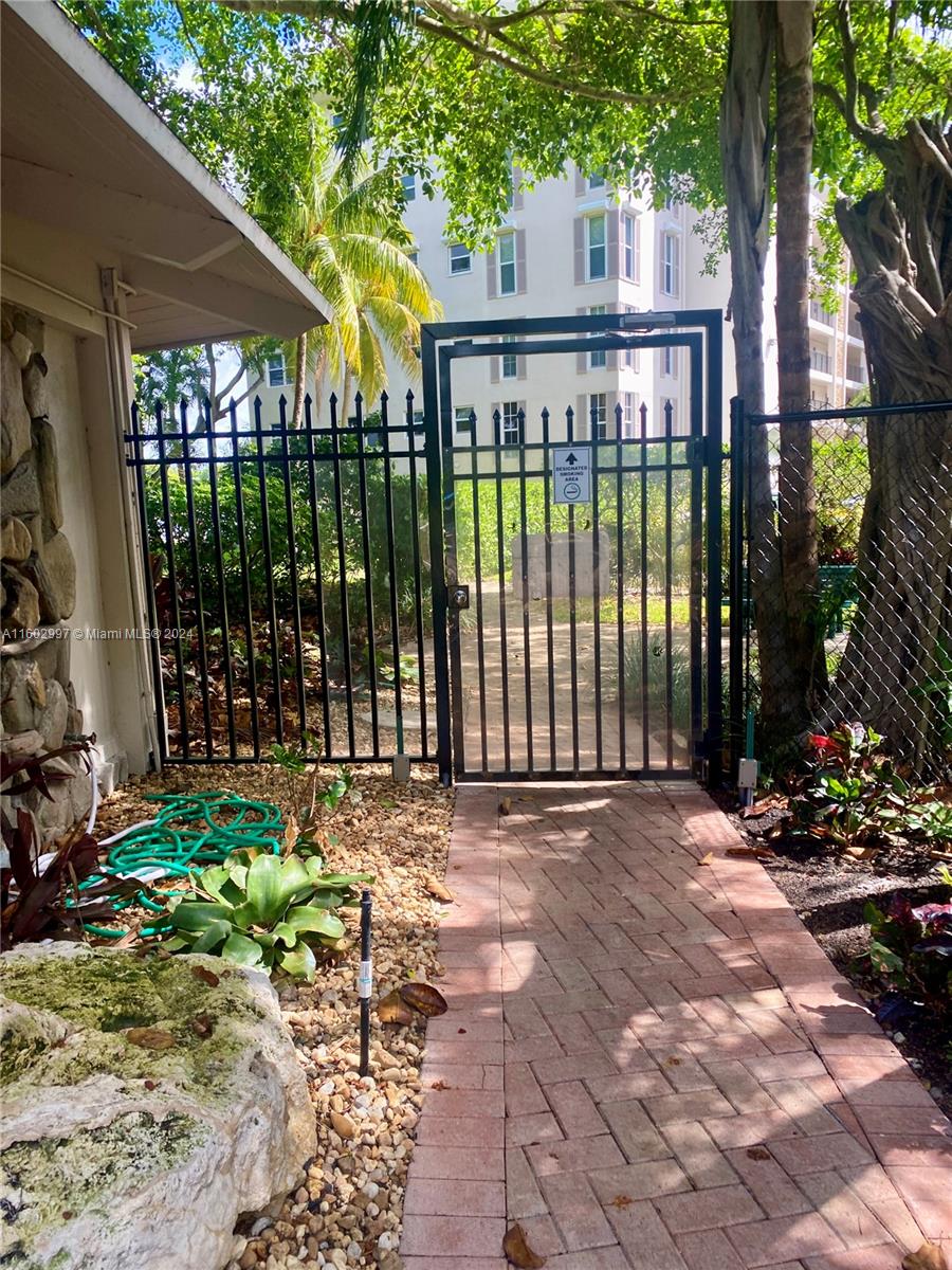 2800 N Palm Aire Dr # 205