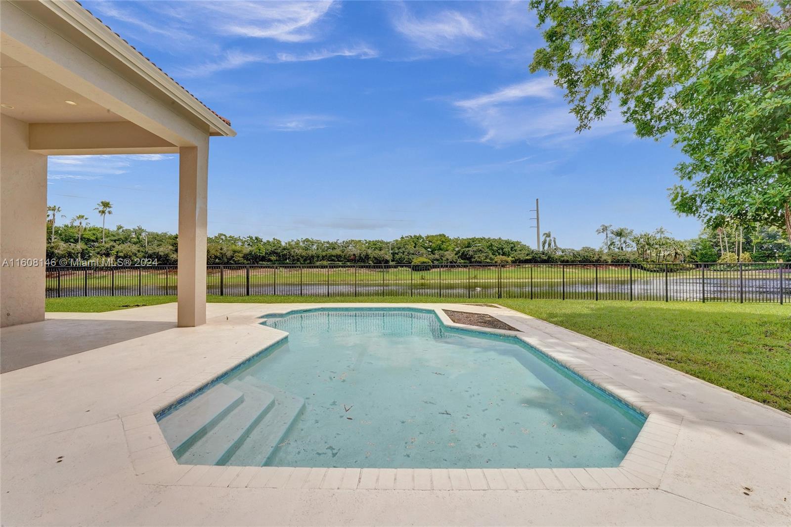 400 Alexandra Cir