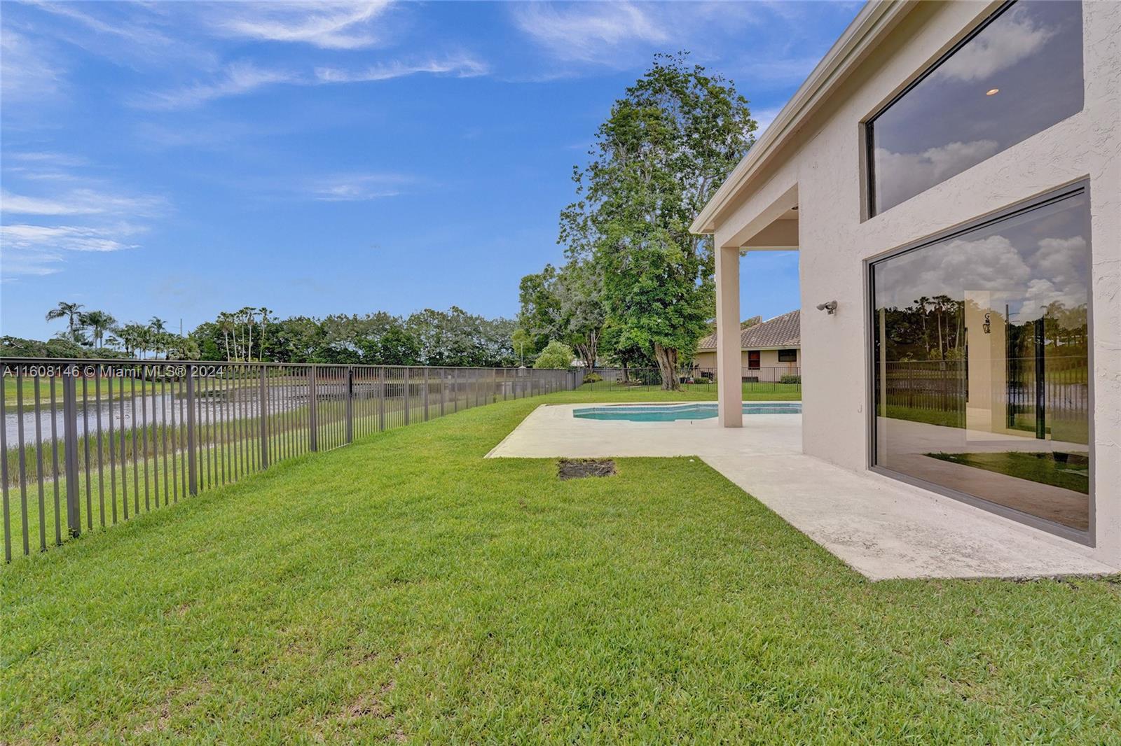 400 Alexandra Cir