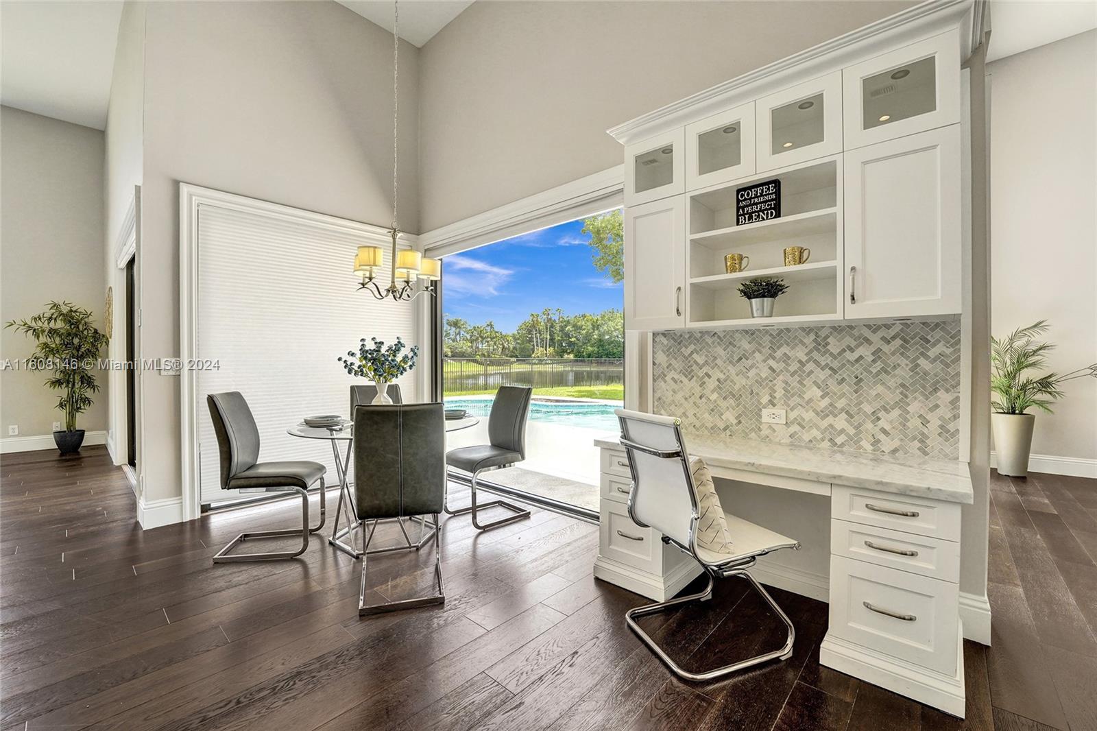 400 Alexandra Cir