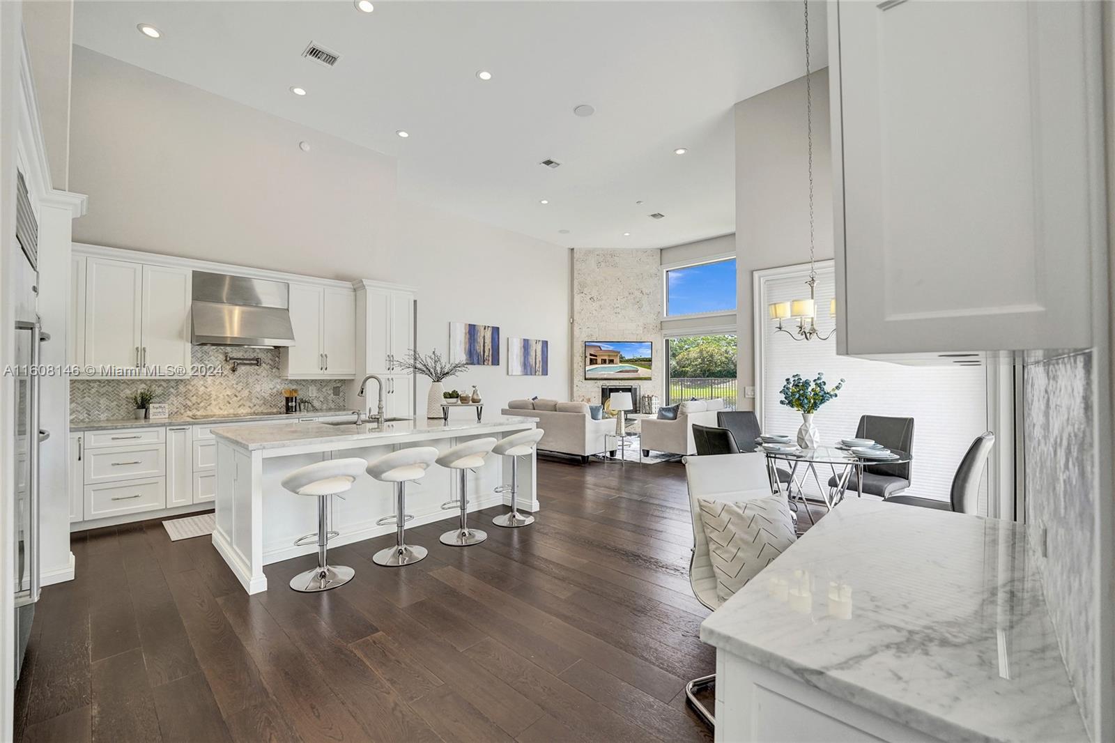 400 Alexandra Cir