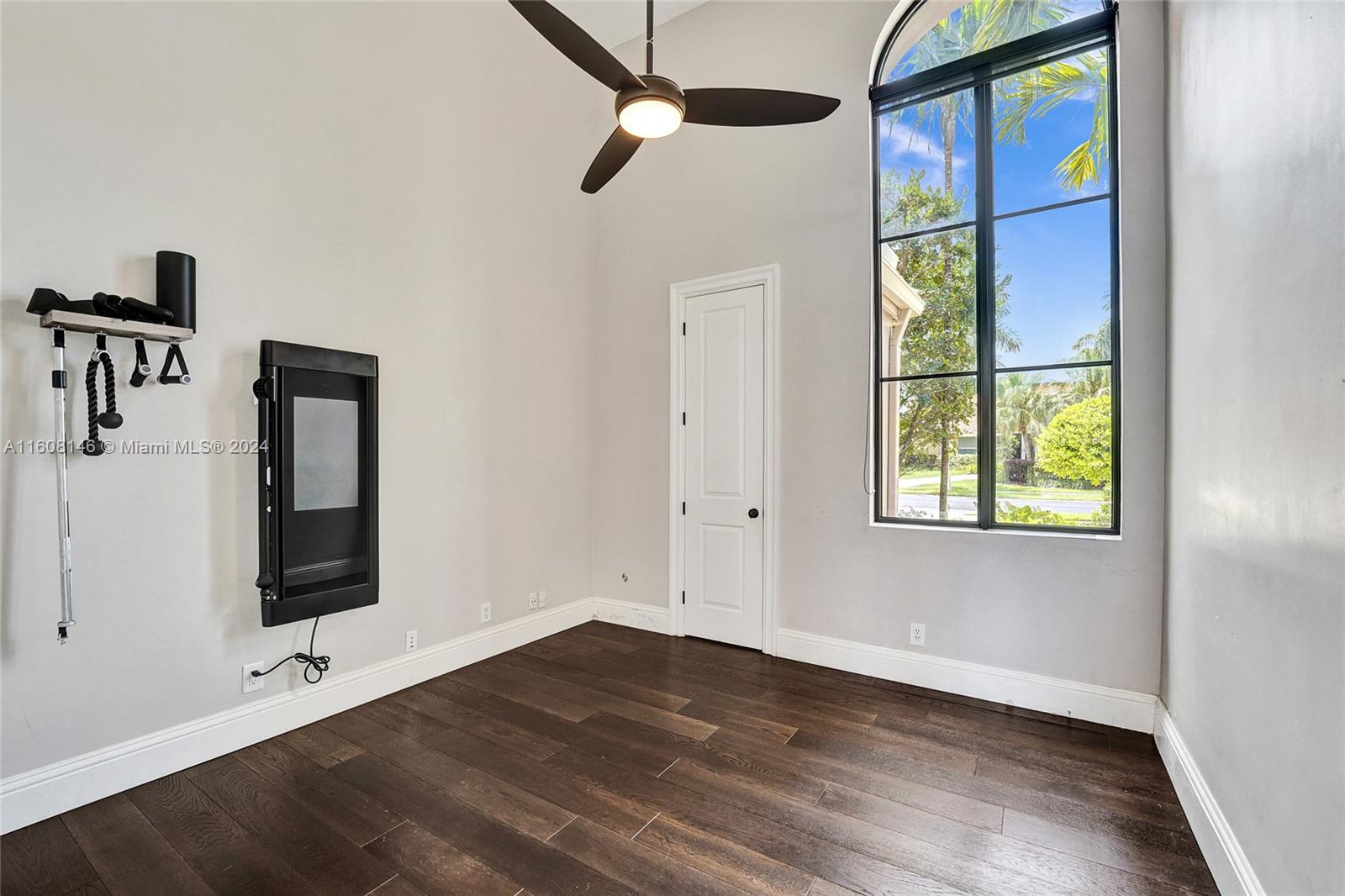 400 Alexandra Cir
