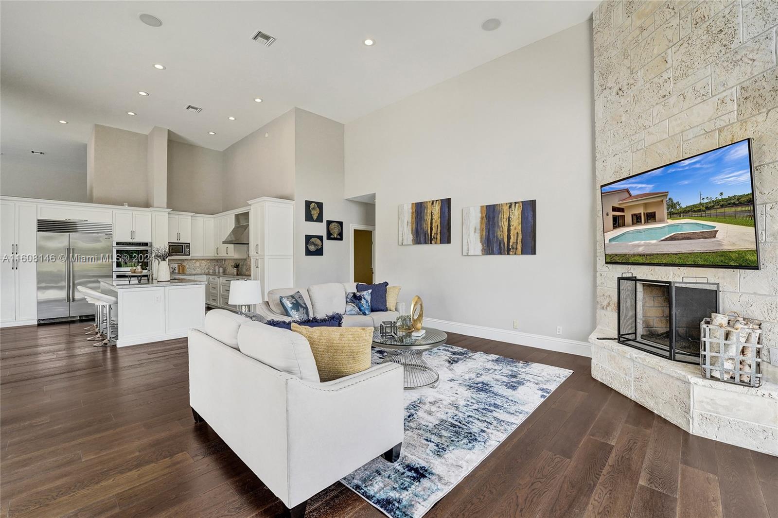 400 Alexandra Cir