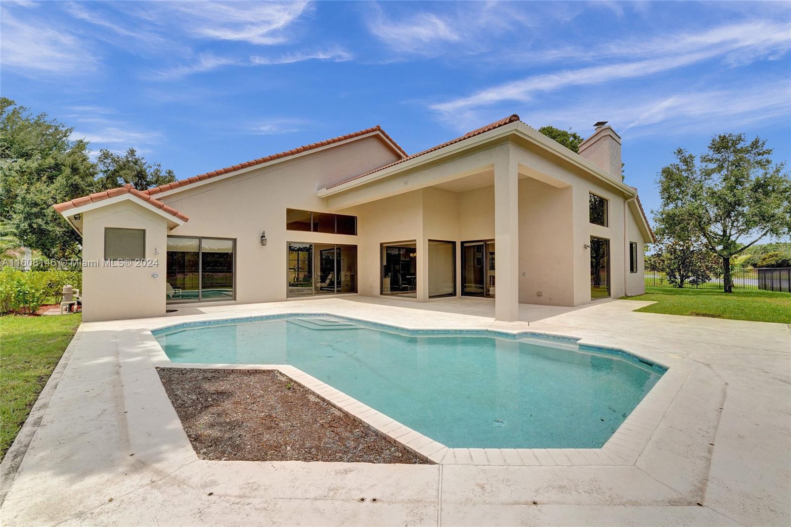 400 Alexandra Cir