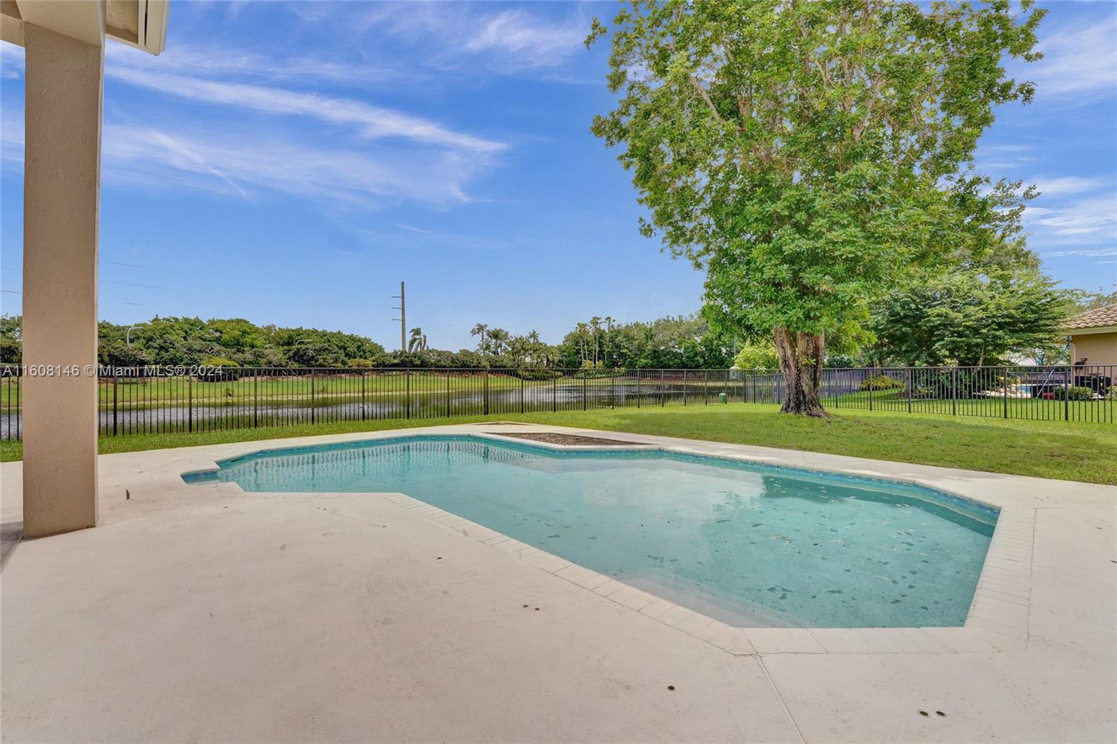 400 Alexandra Cir